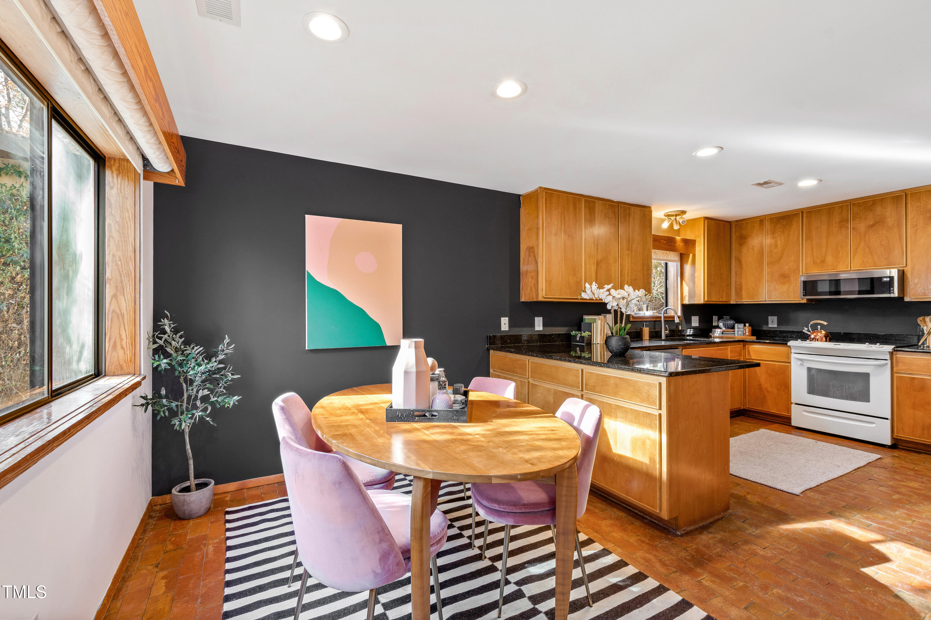 1503 Valley Run