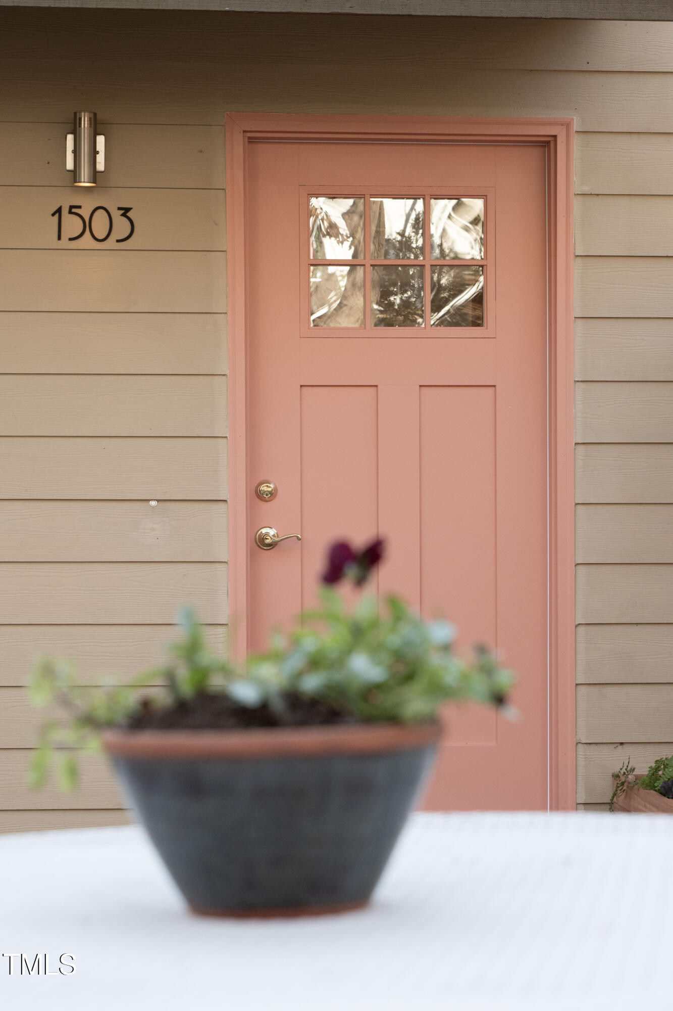 1503 Valley Run