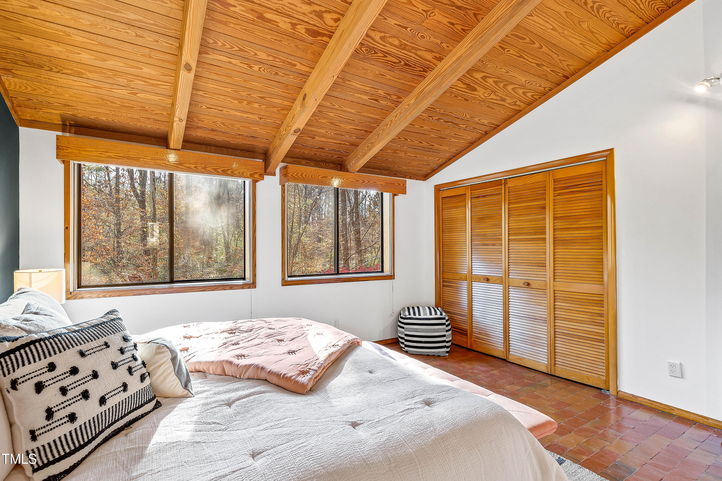 1503 Valley Run