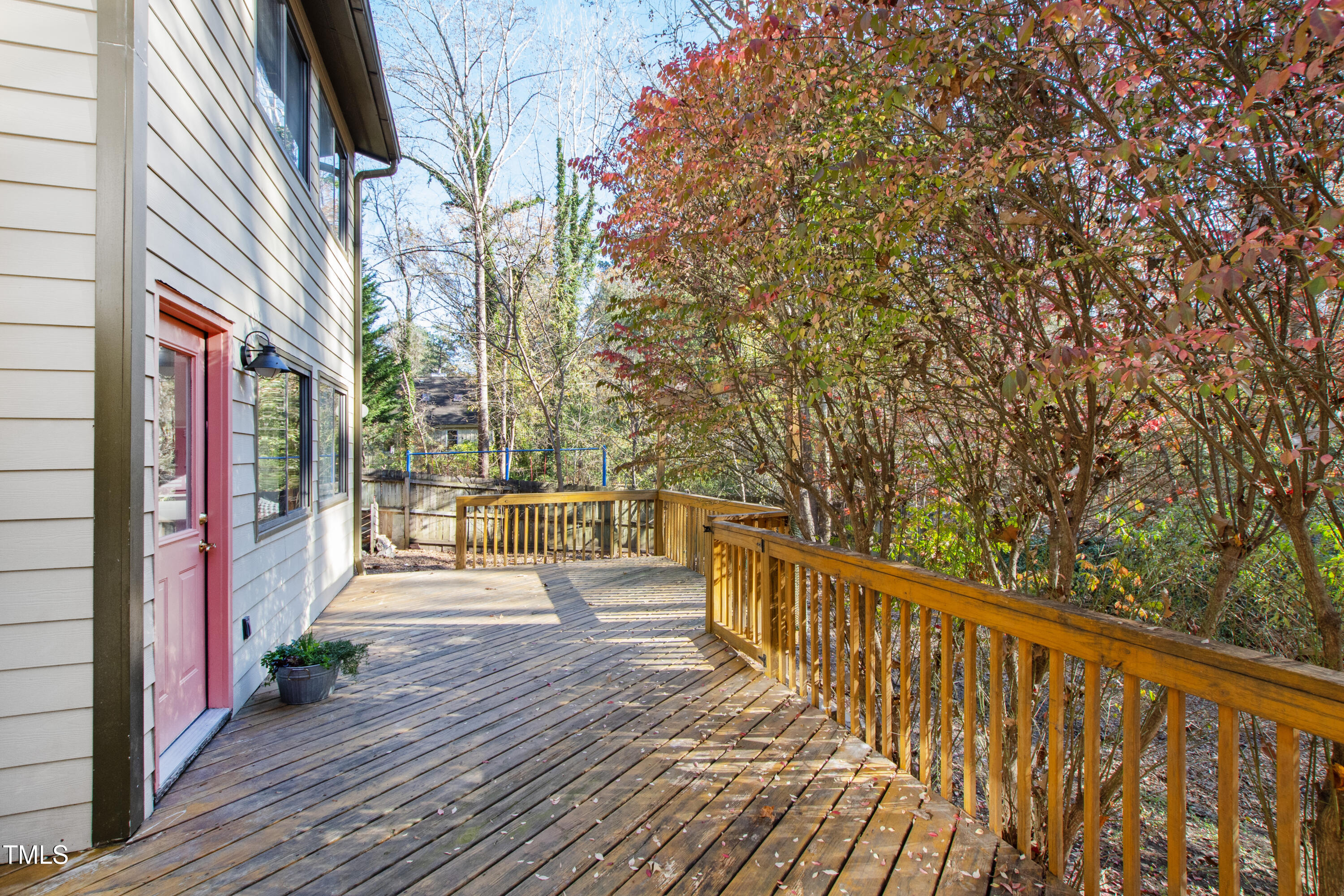 1503 Valley Run
