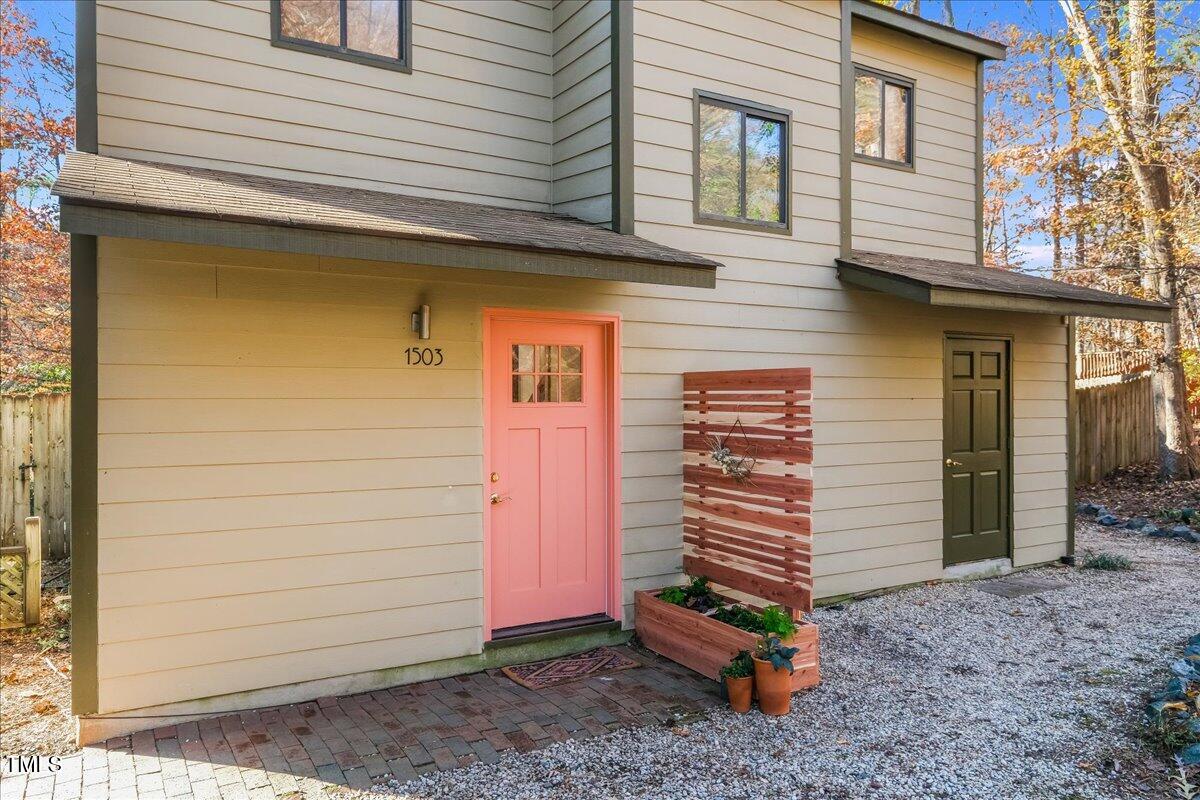 1503 Valley Run