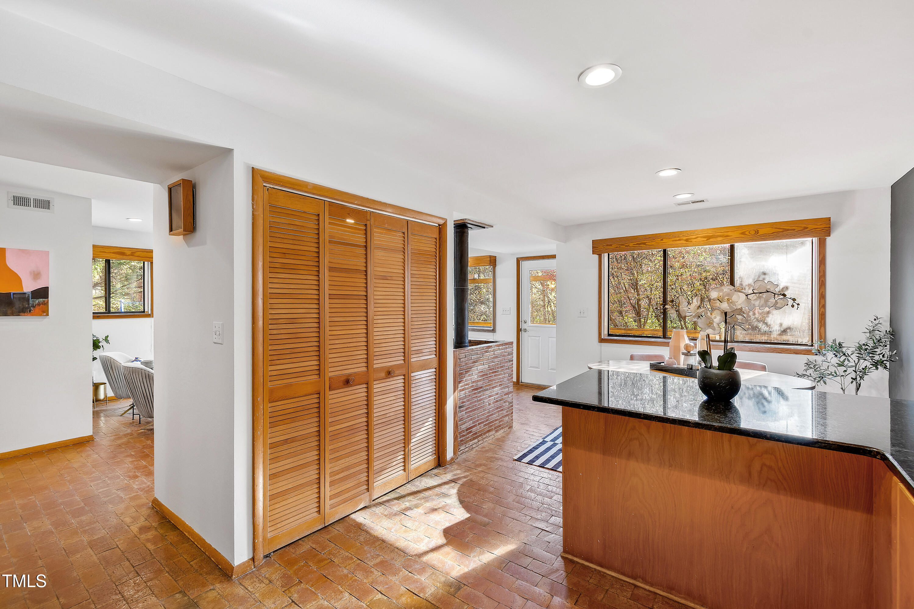 1503 Valley Run