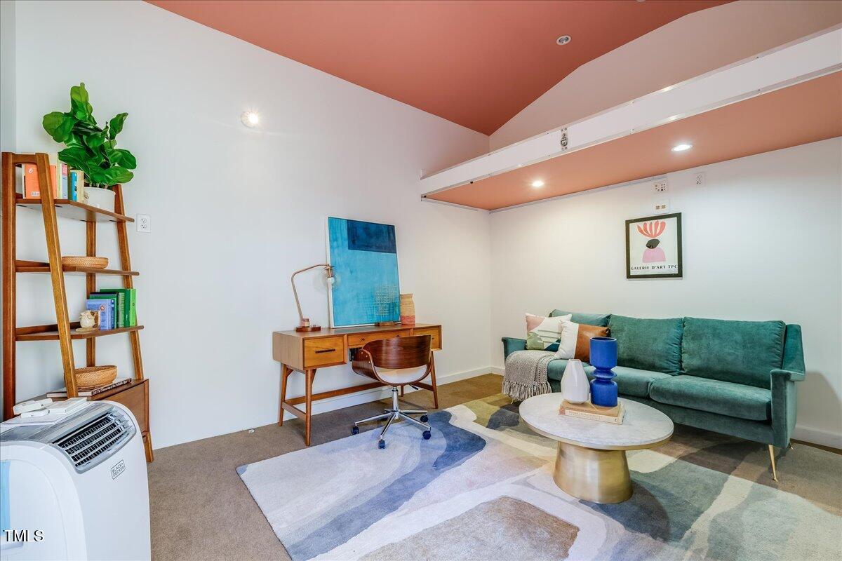 1503 Valley Run