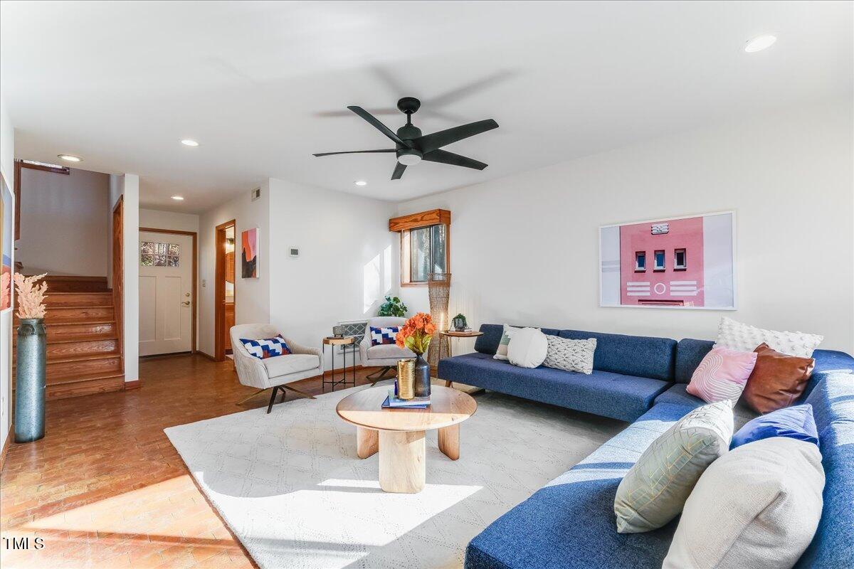 1503 Valley Run