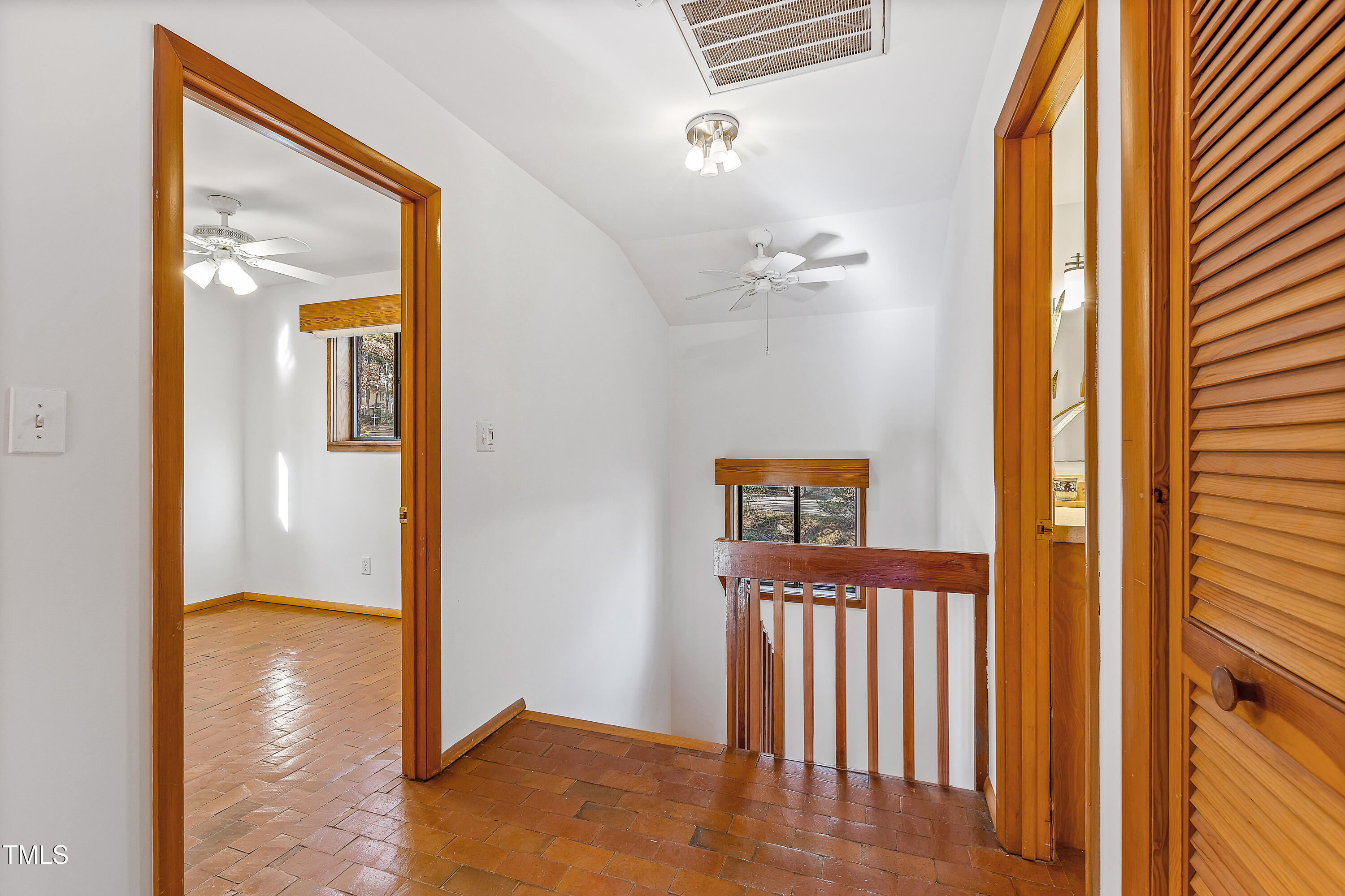 1503 Valley Run