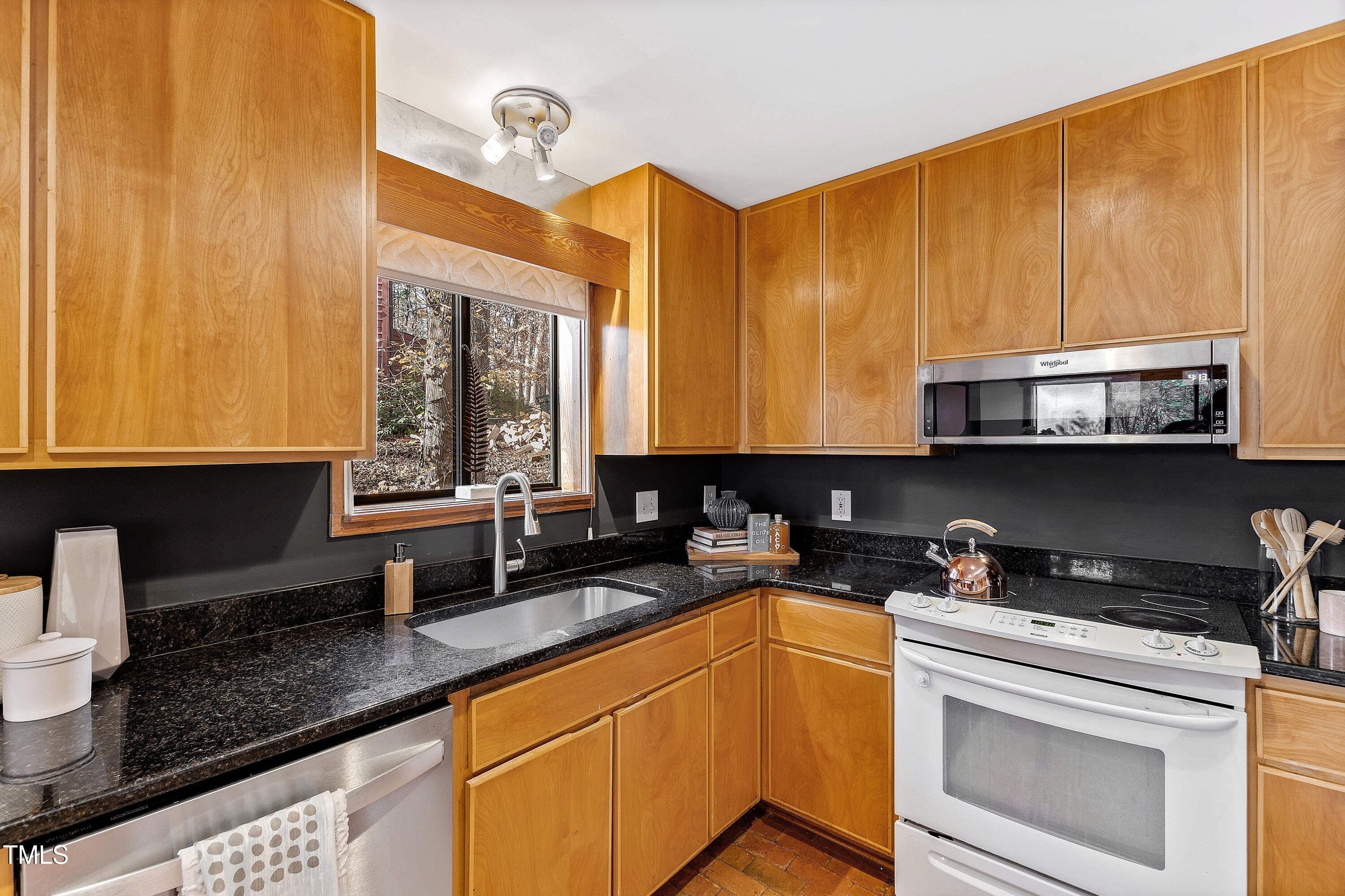 1503 Valley Run