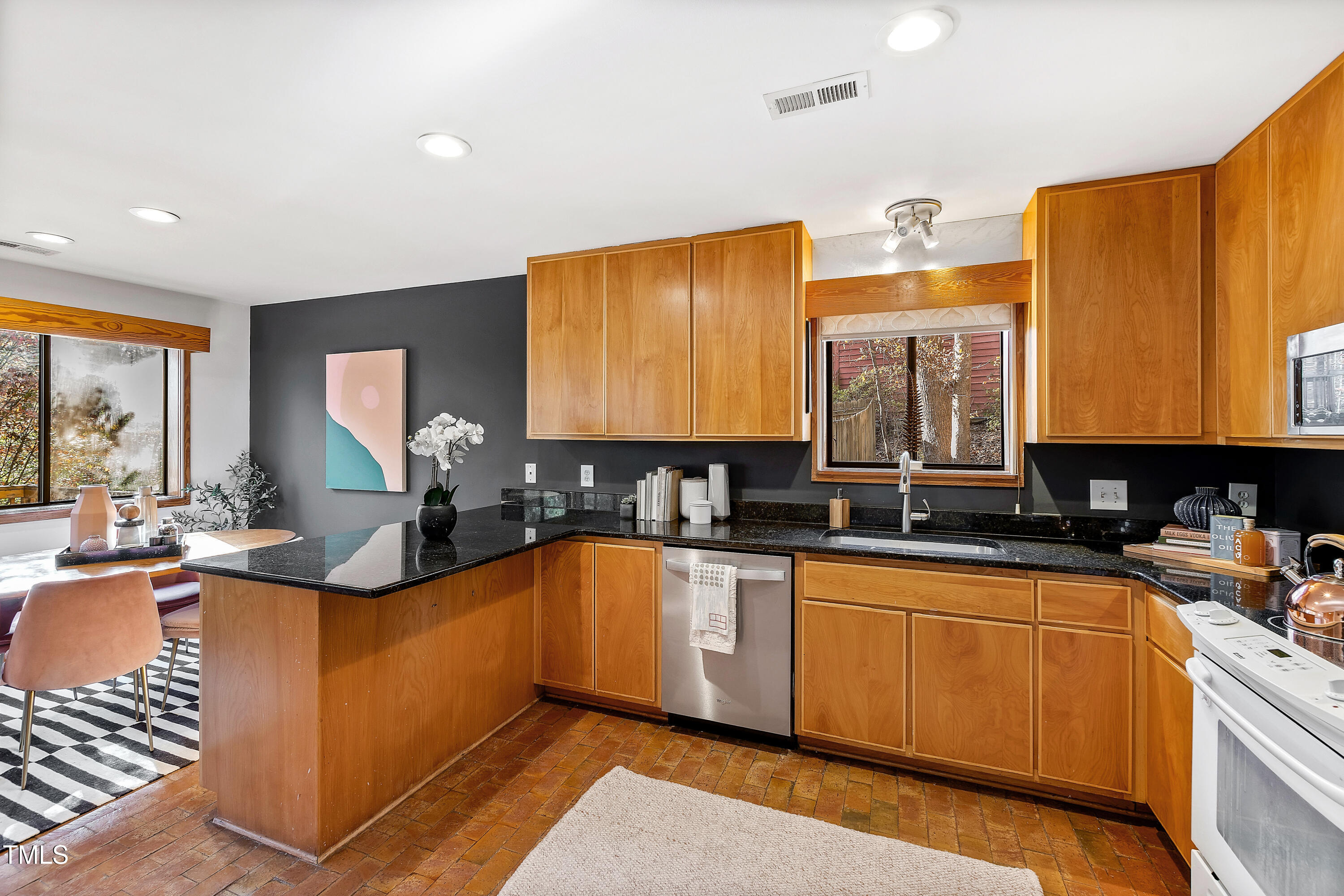 1503 Valley Run