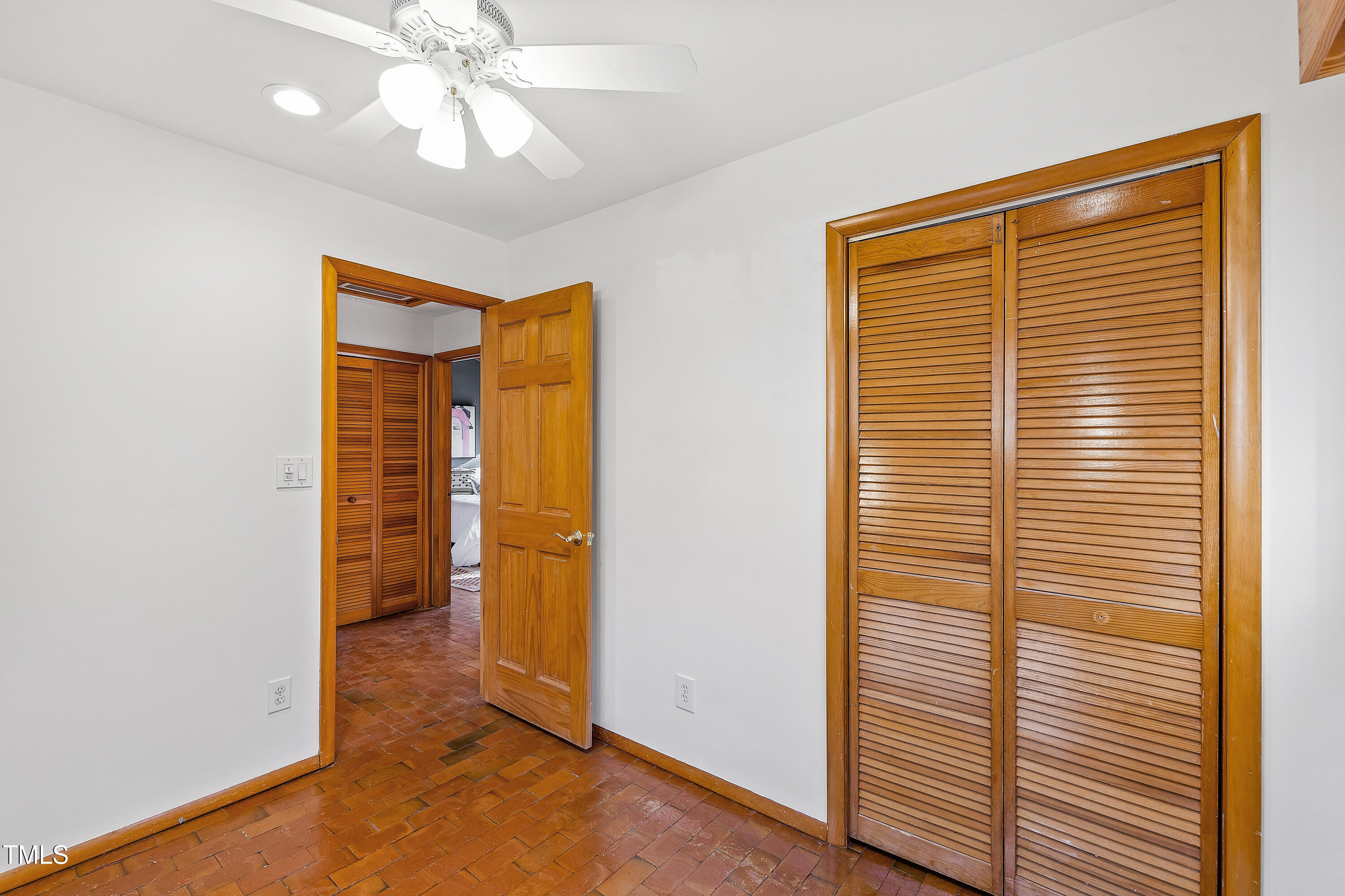 1503 Valley Run