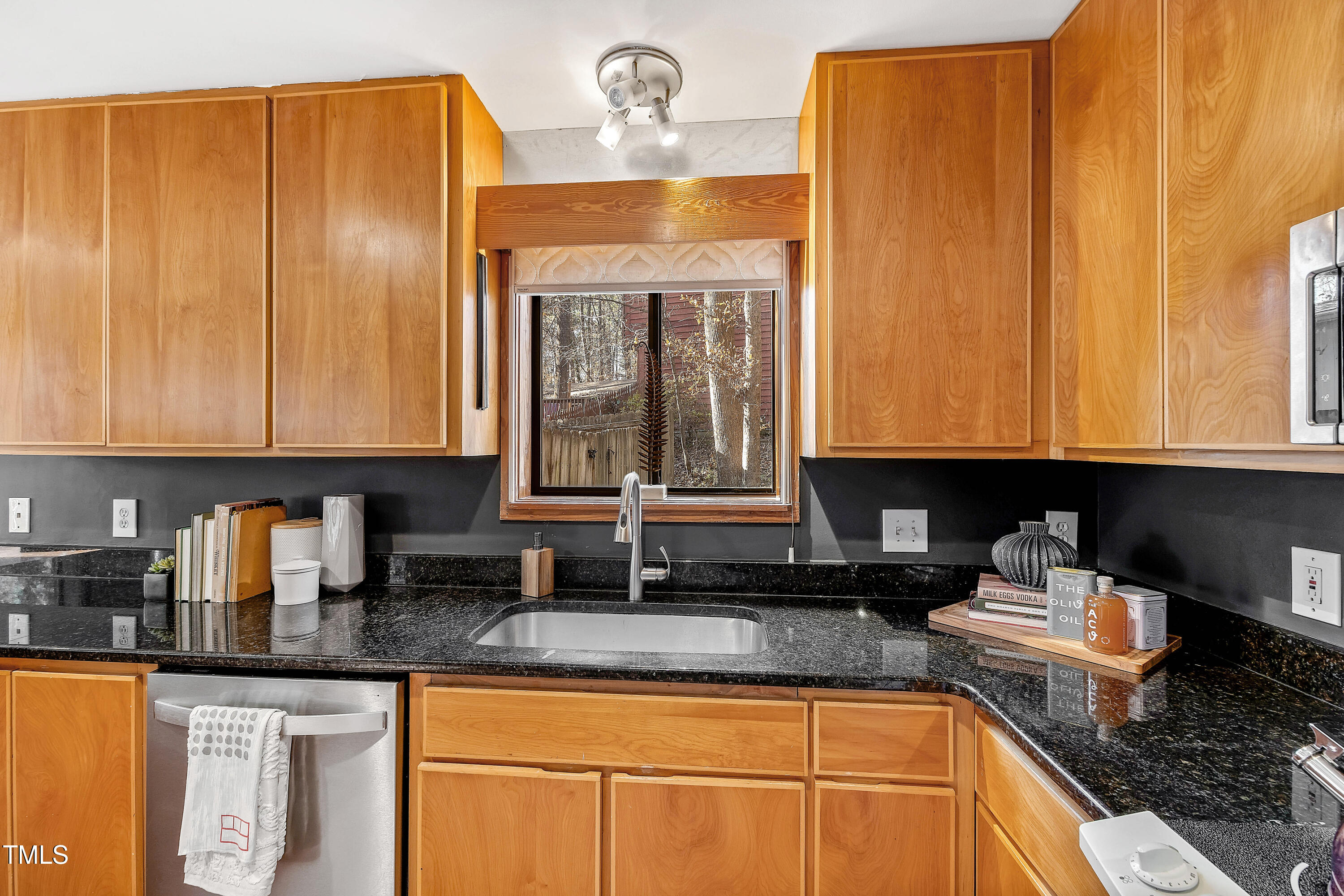 1503 Valley Run