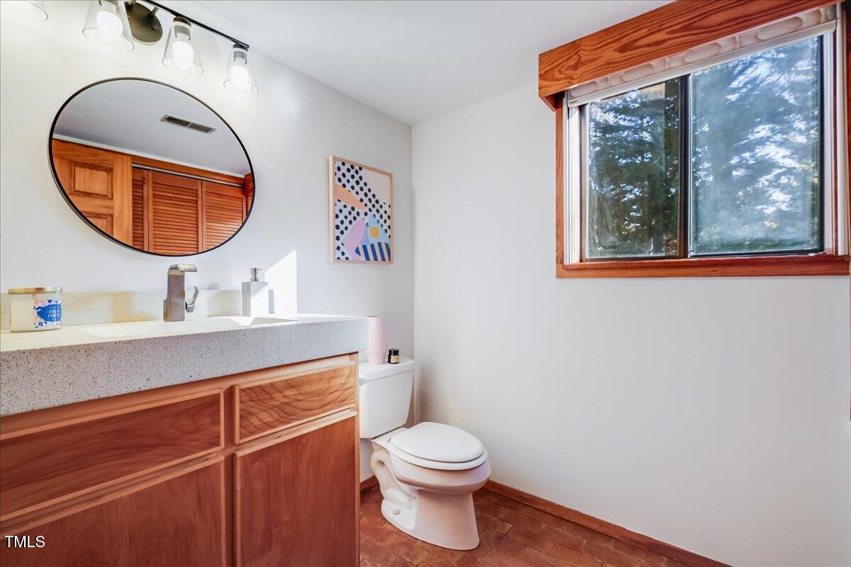 1503 Valley Run