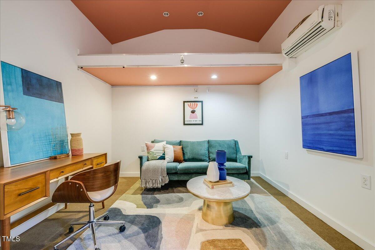 1503 Valley Run