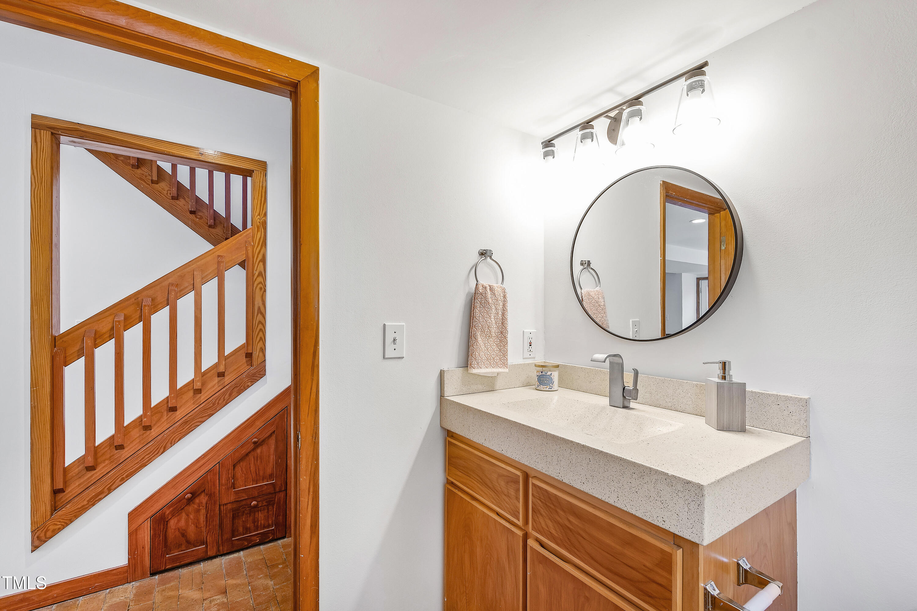 1503 Valley Run