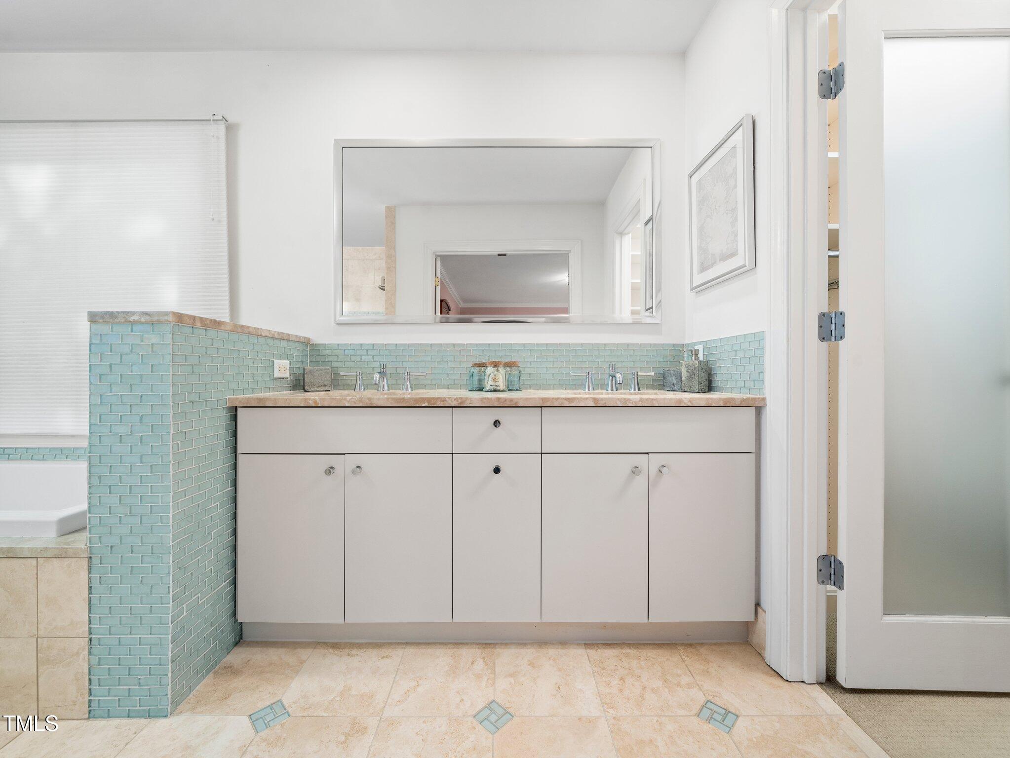 1 Pointe View Court