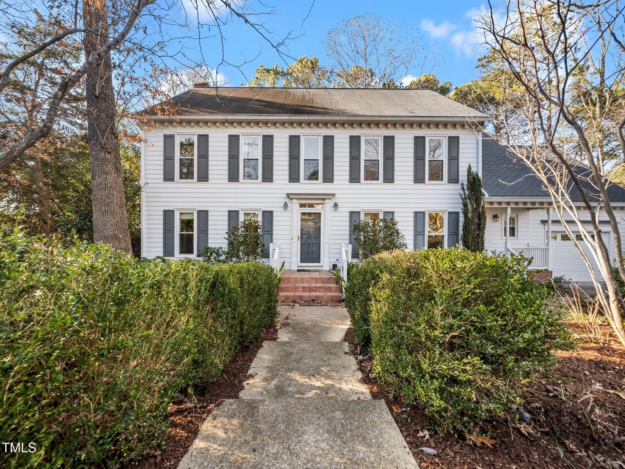1 Pointe View Court