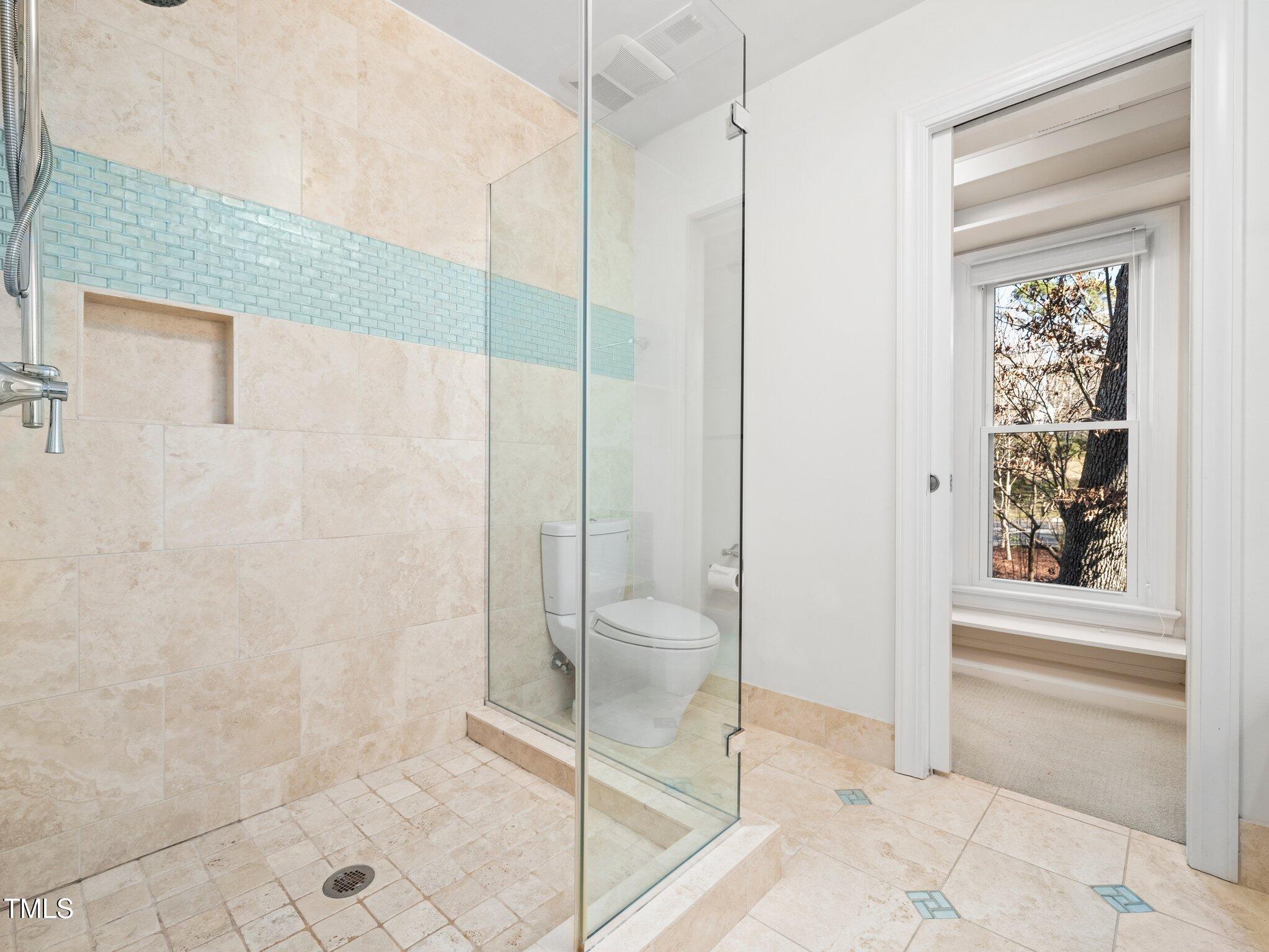 1 Pointe View Court