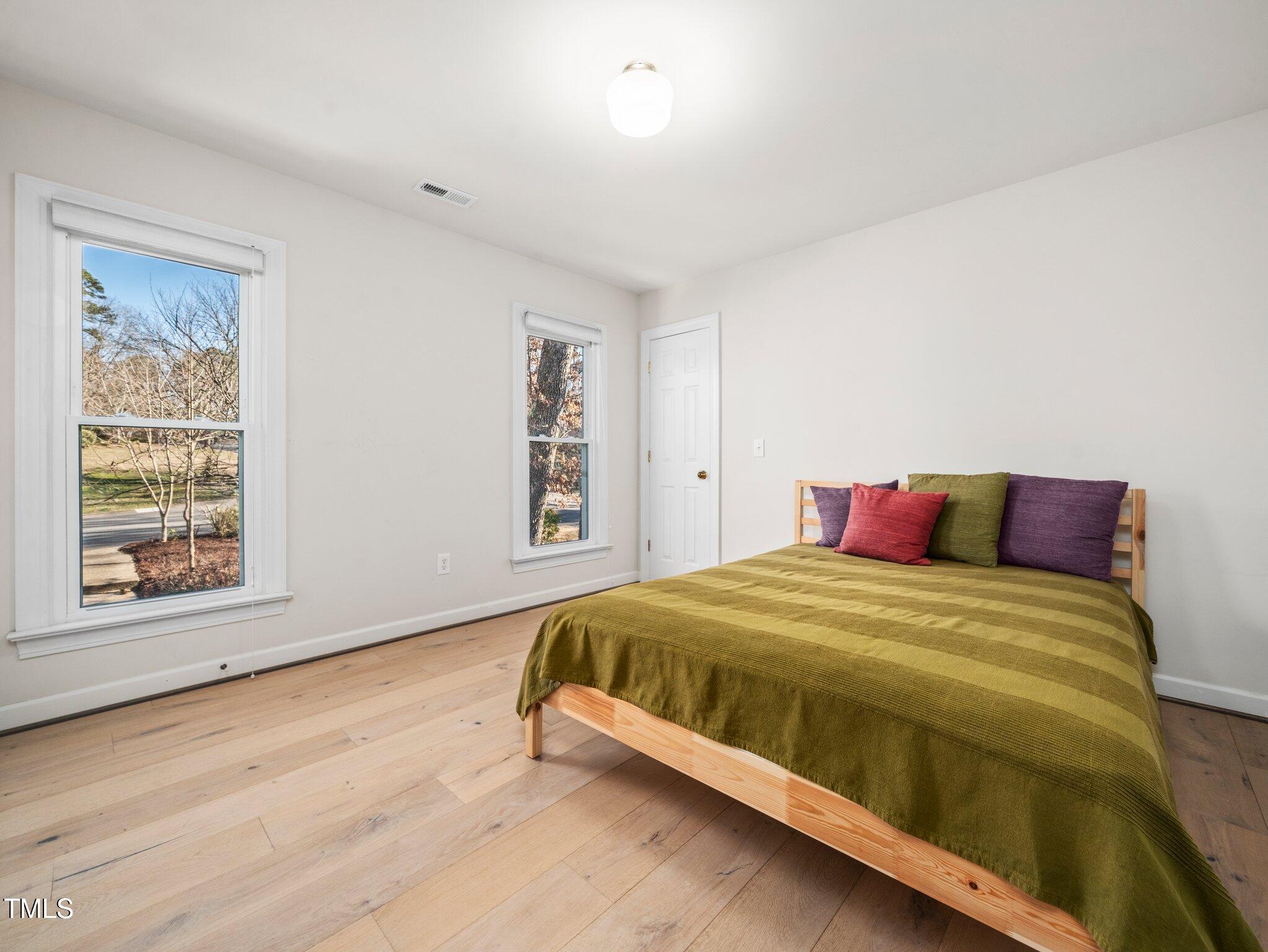 1 Pointe View Court