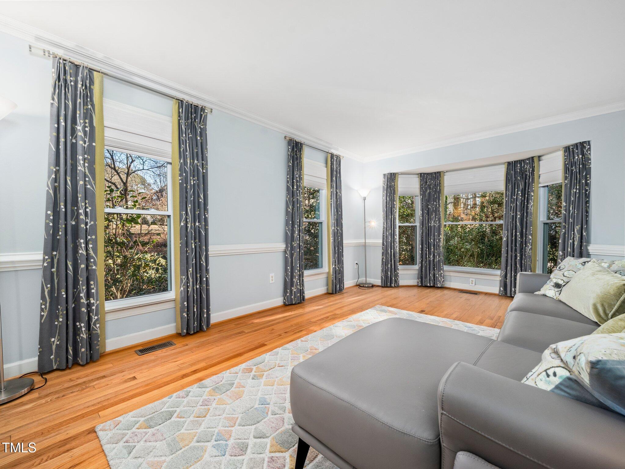 1 Pointe View Court