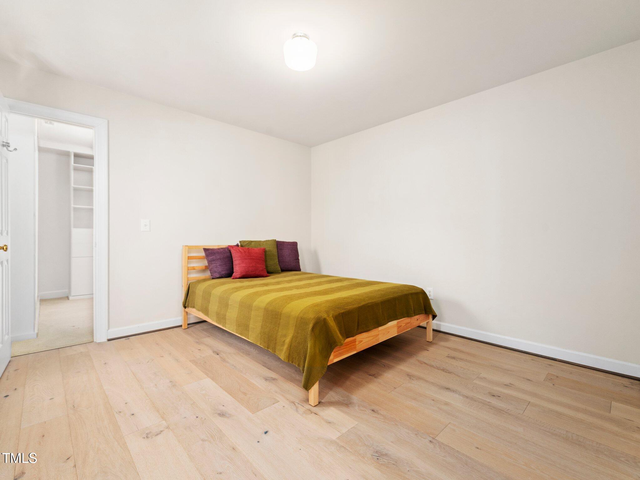 1 Pointe View Court