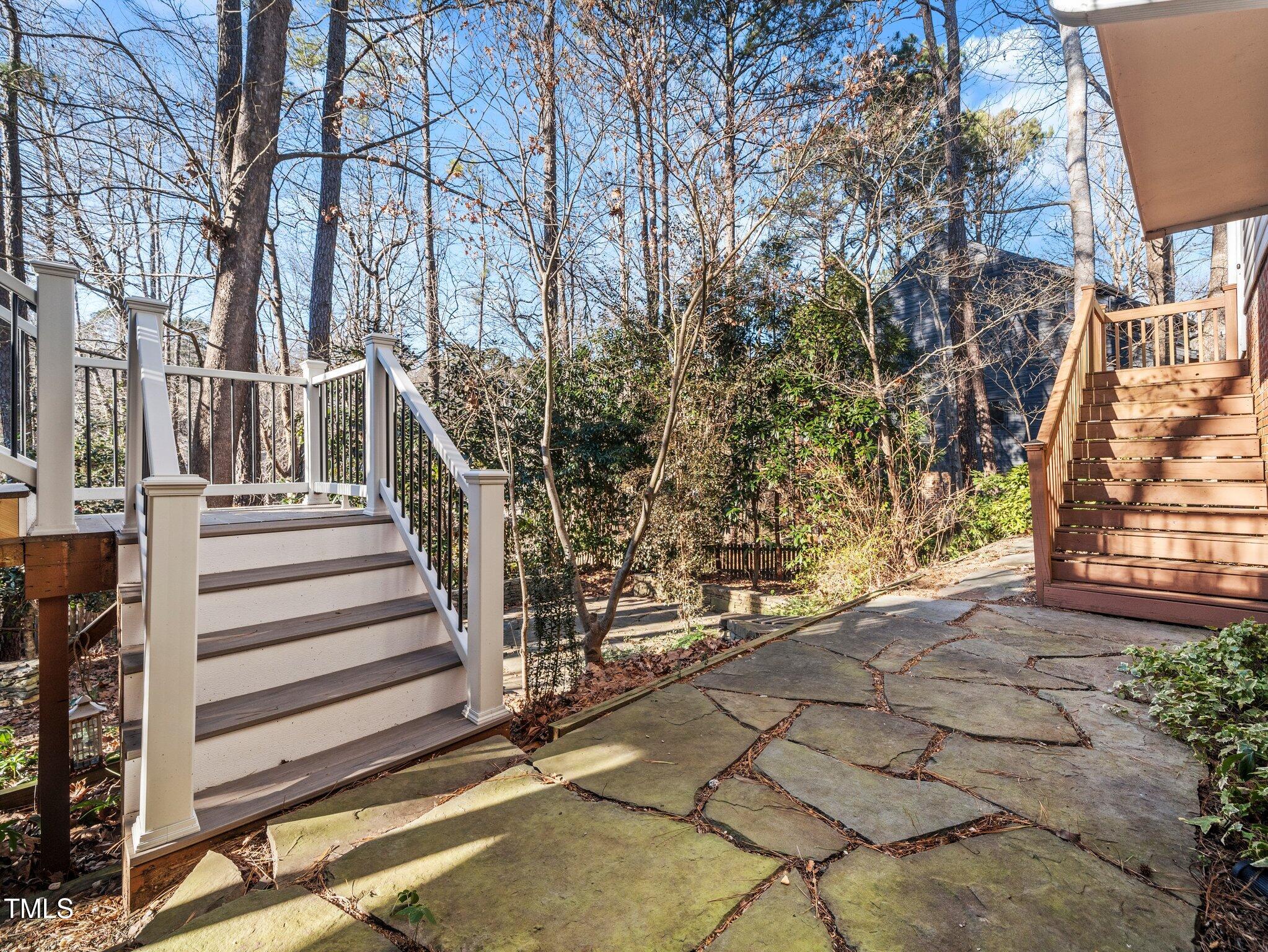 1 Pointe View Court