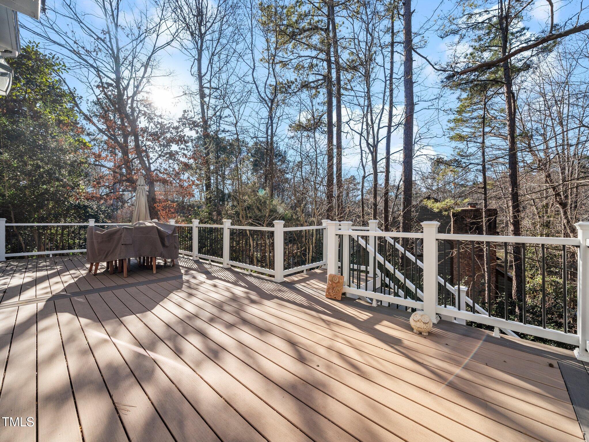 1 Pointe View Court