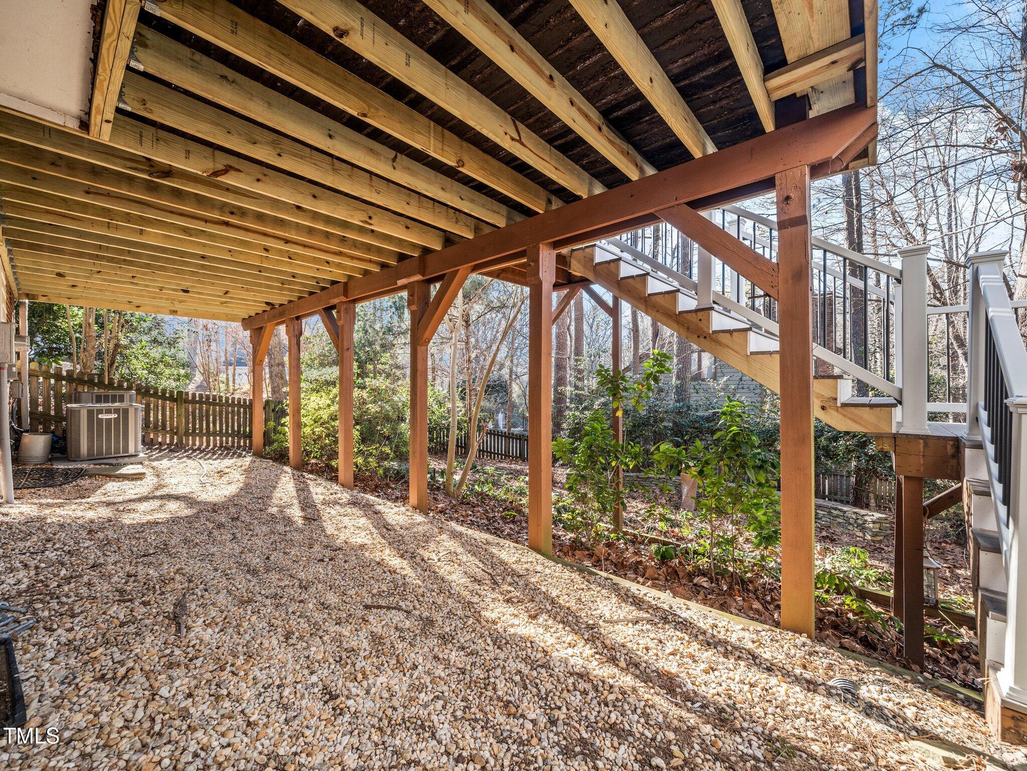 1 Pointe View Court