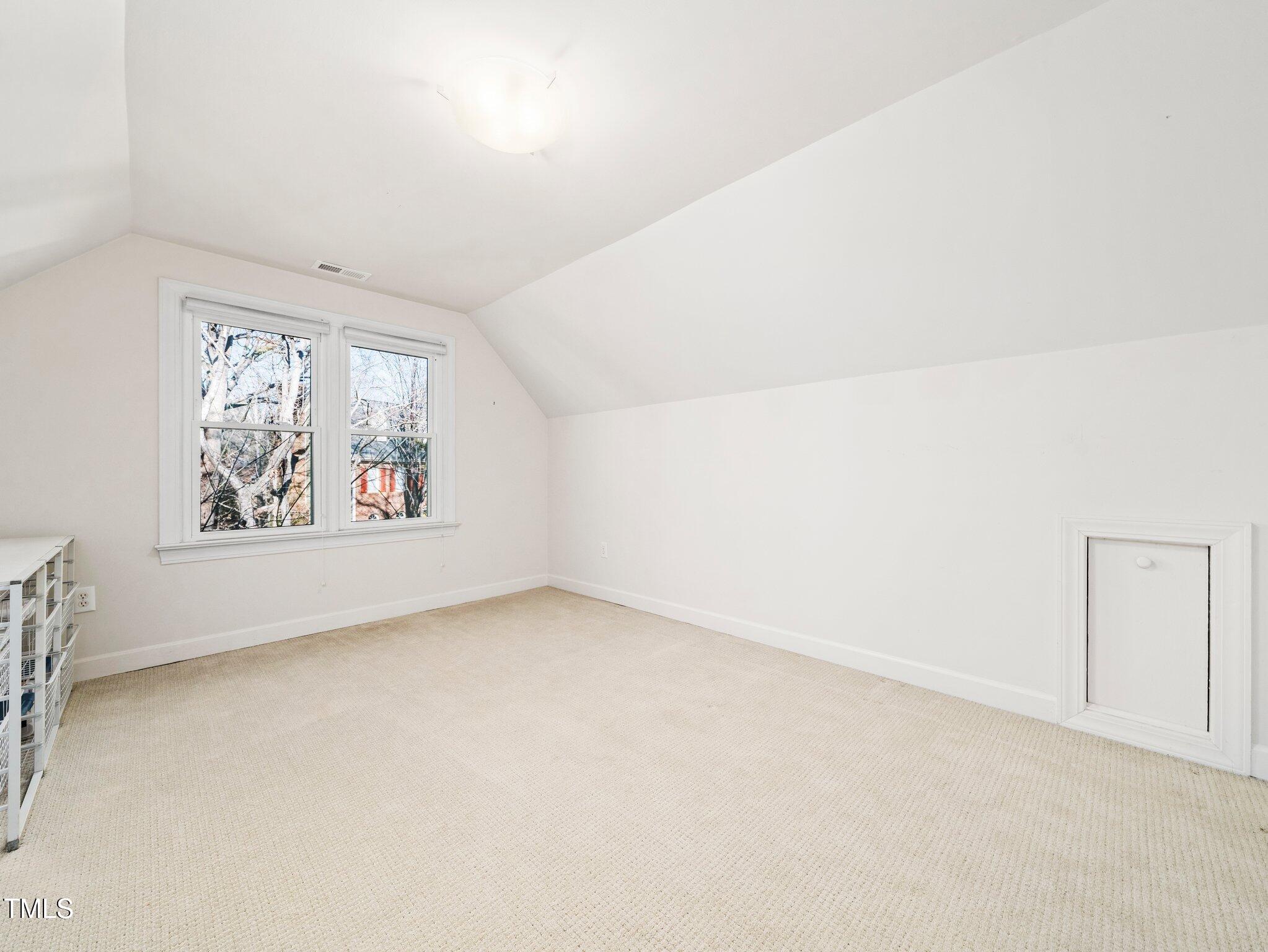 1 Pointe View Court