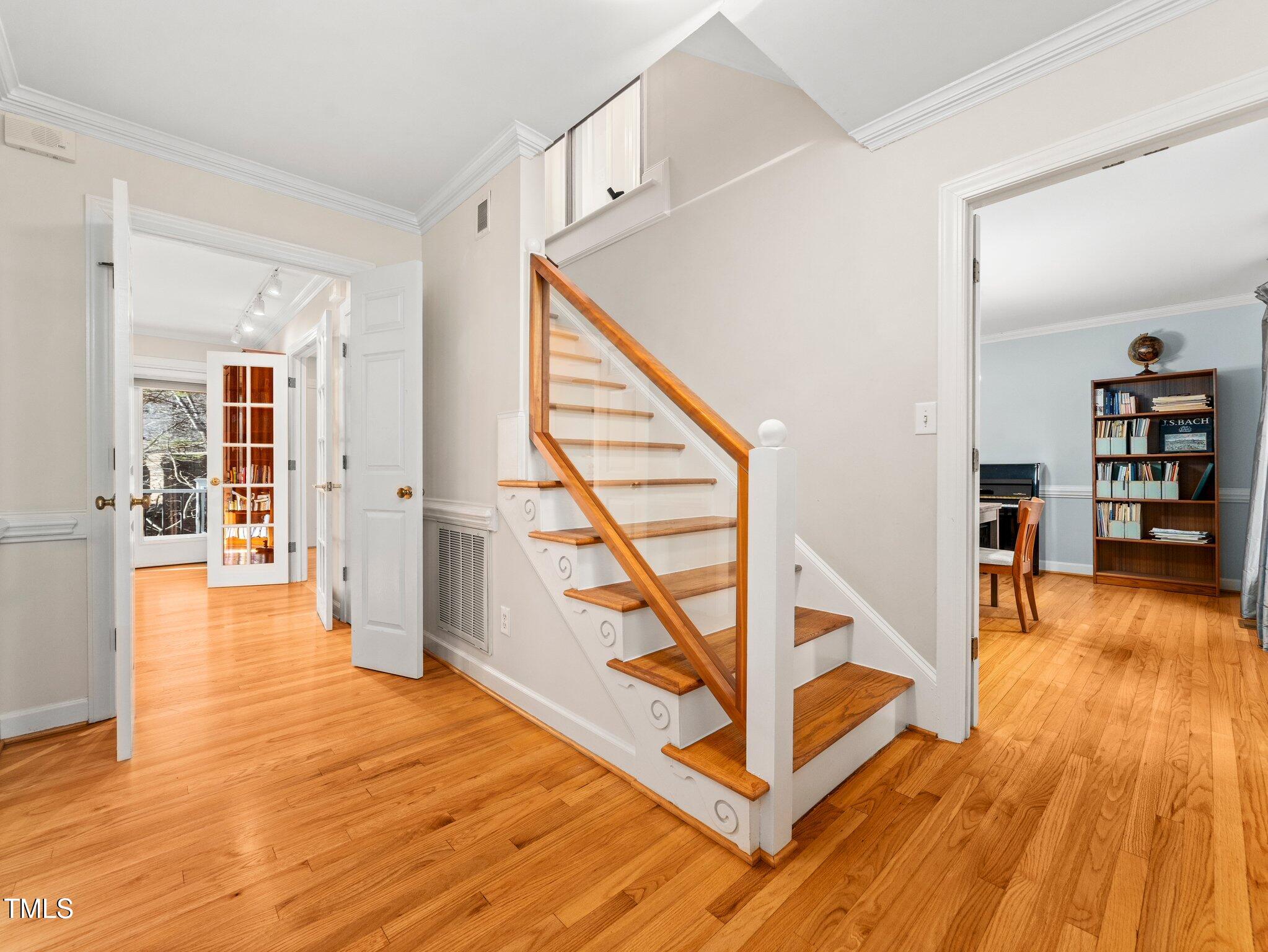 1 Pointe View Court