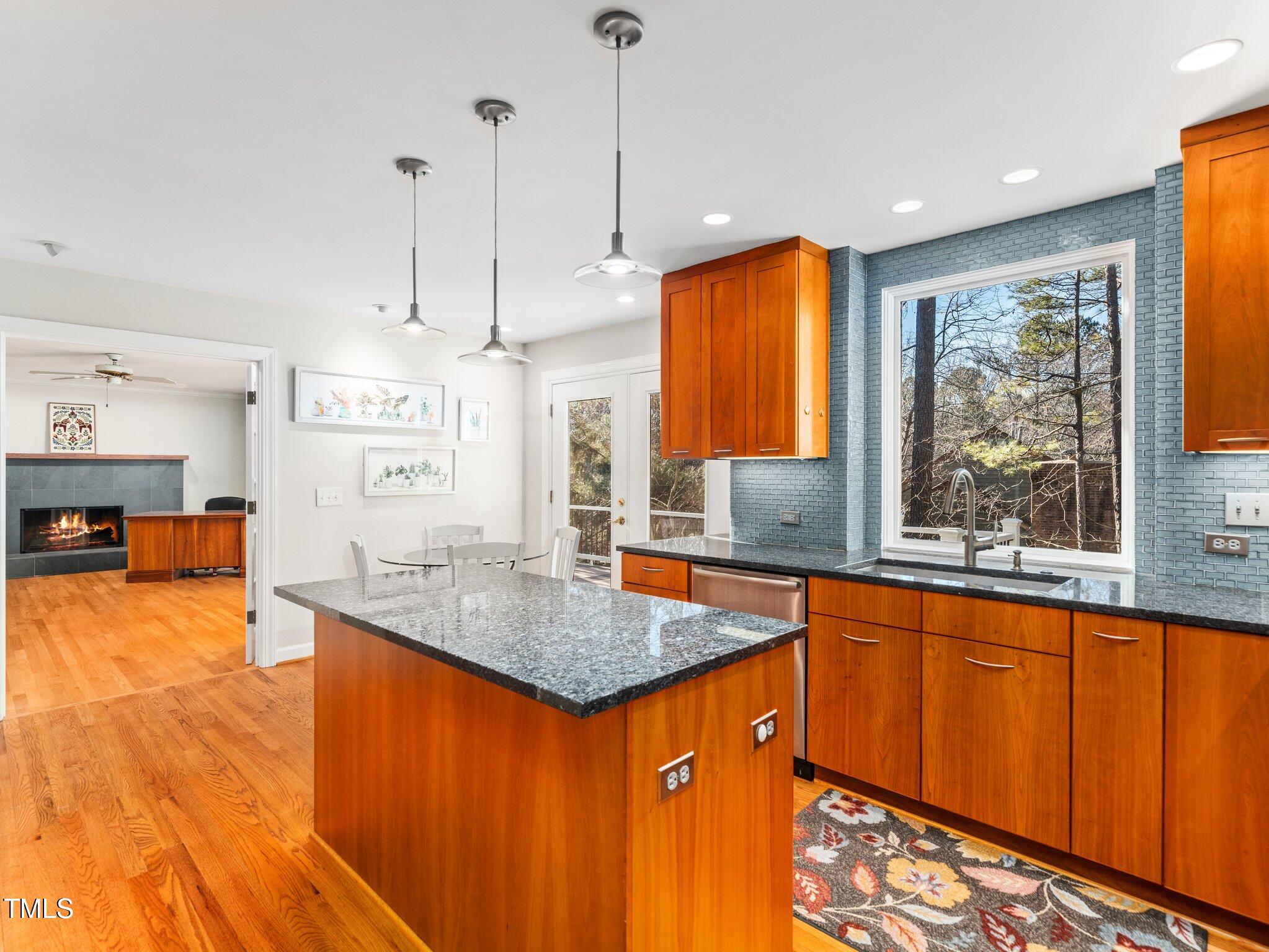 1 Pointe View Court