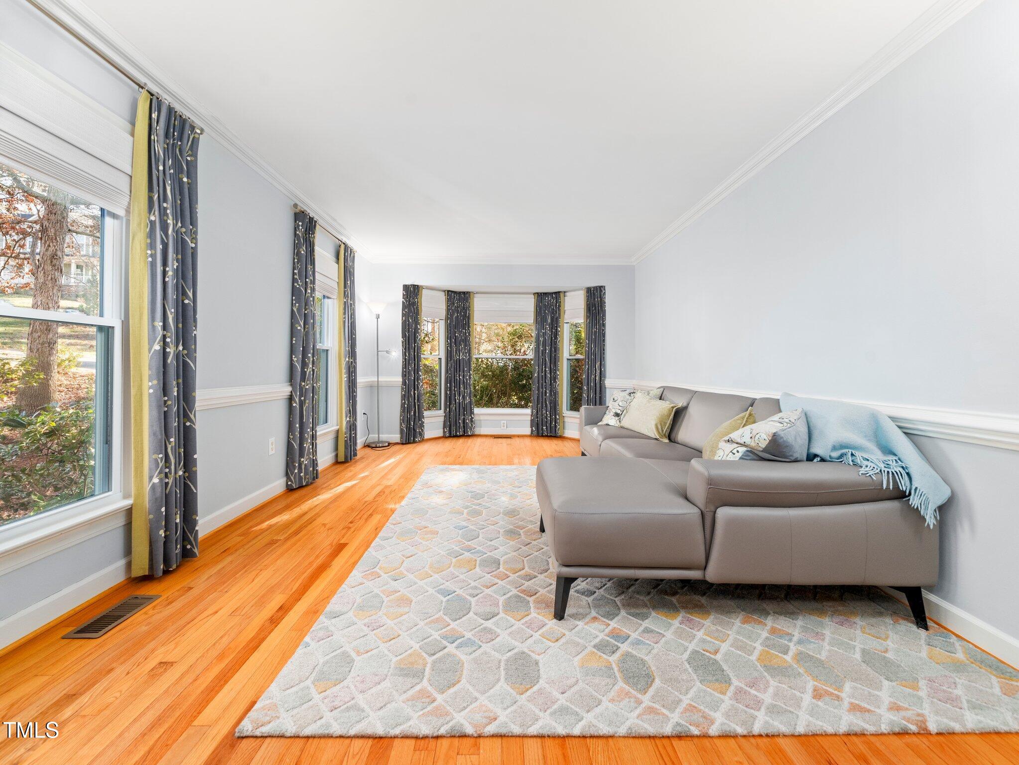 1 Pointe View Court