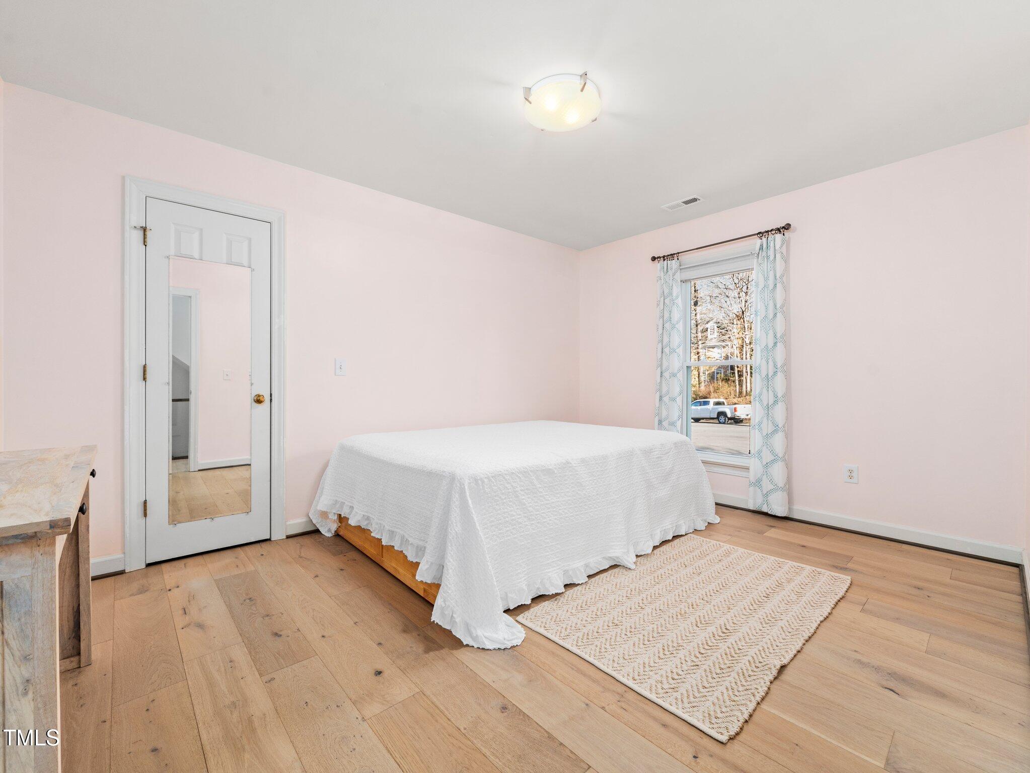 1 Pointe View Court