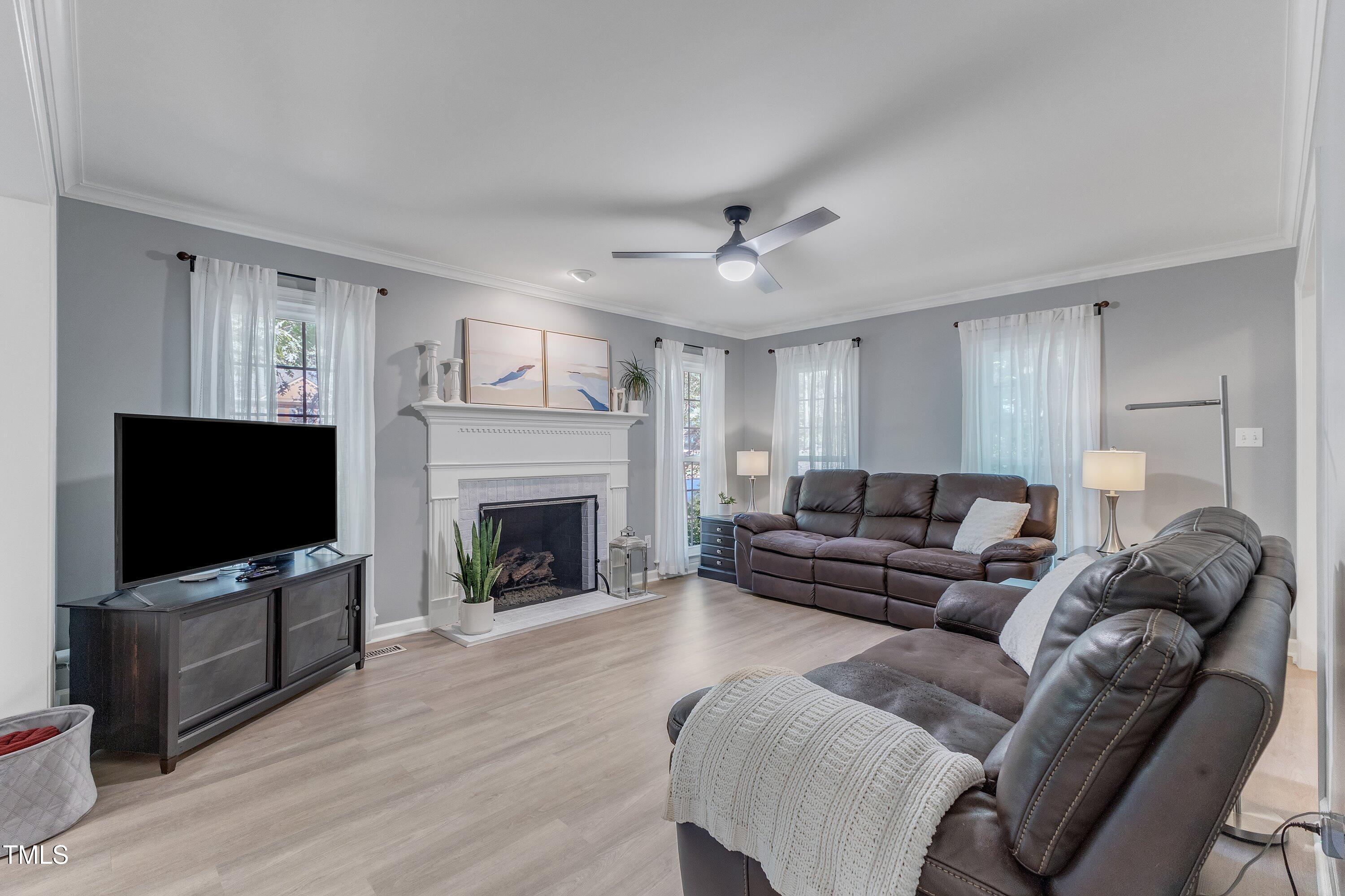2125 Oakcrest Court