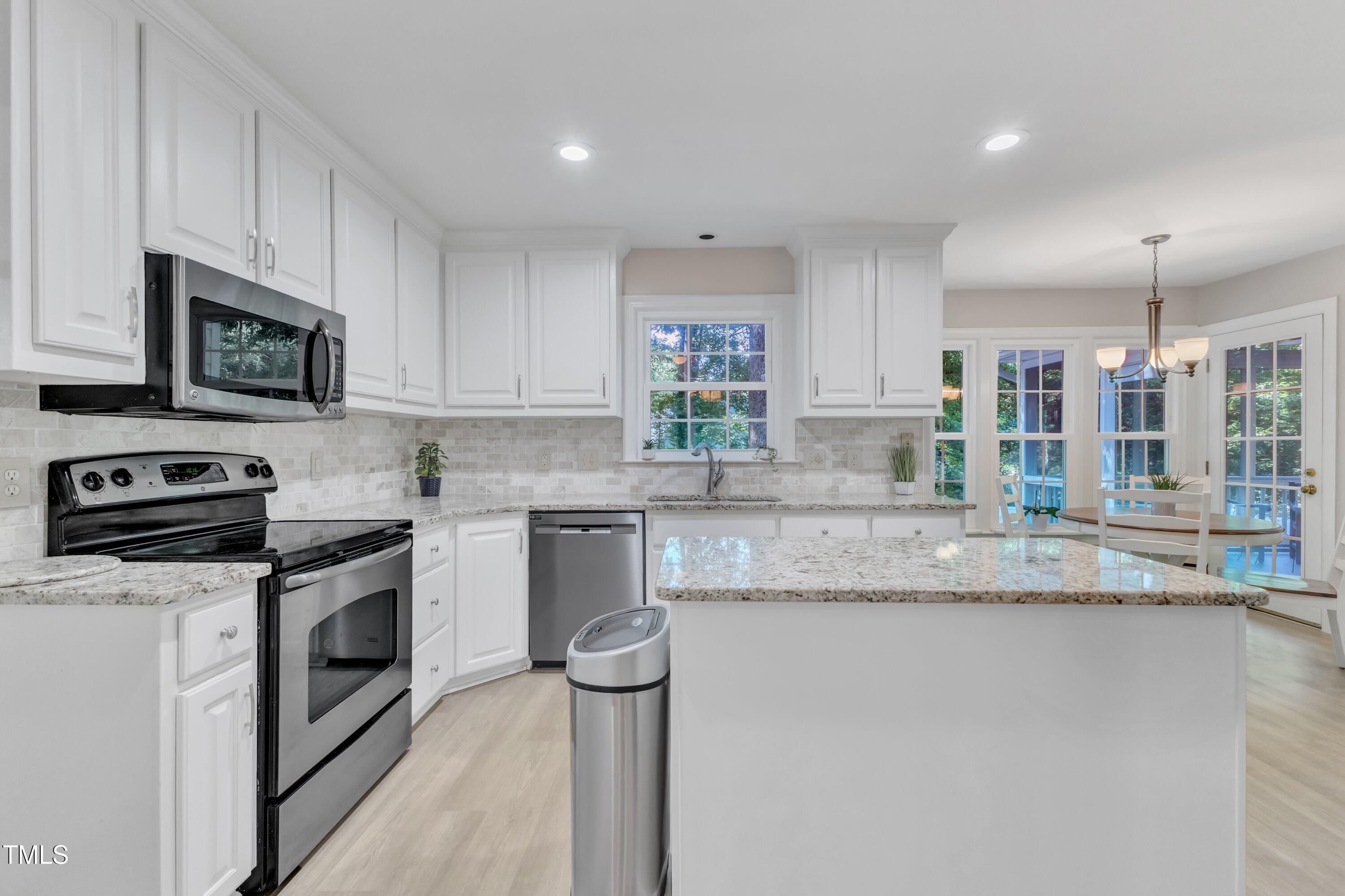 2125 Oakcrest Court