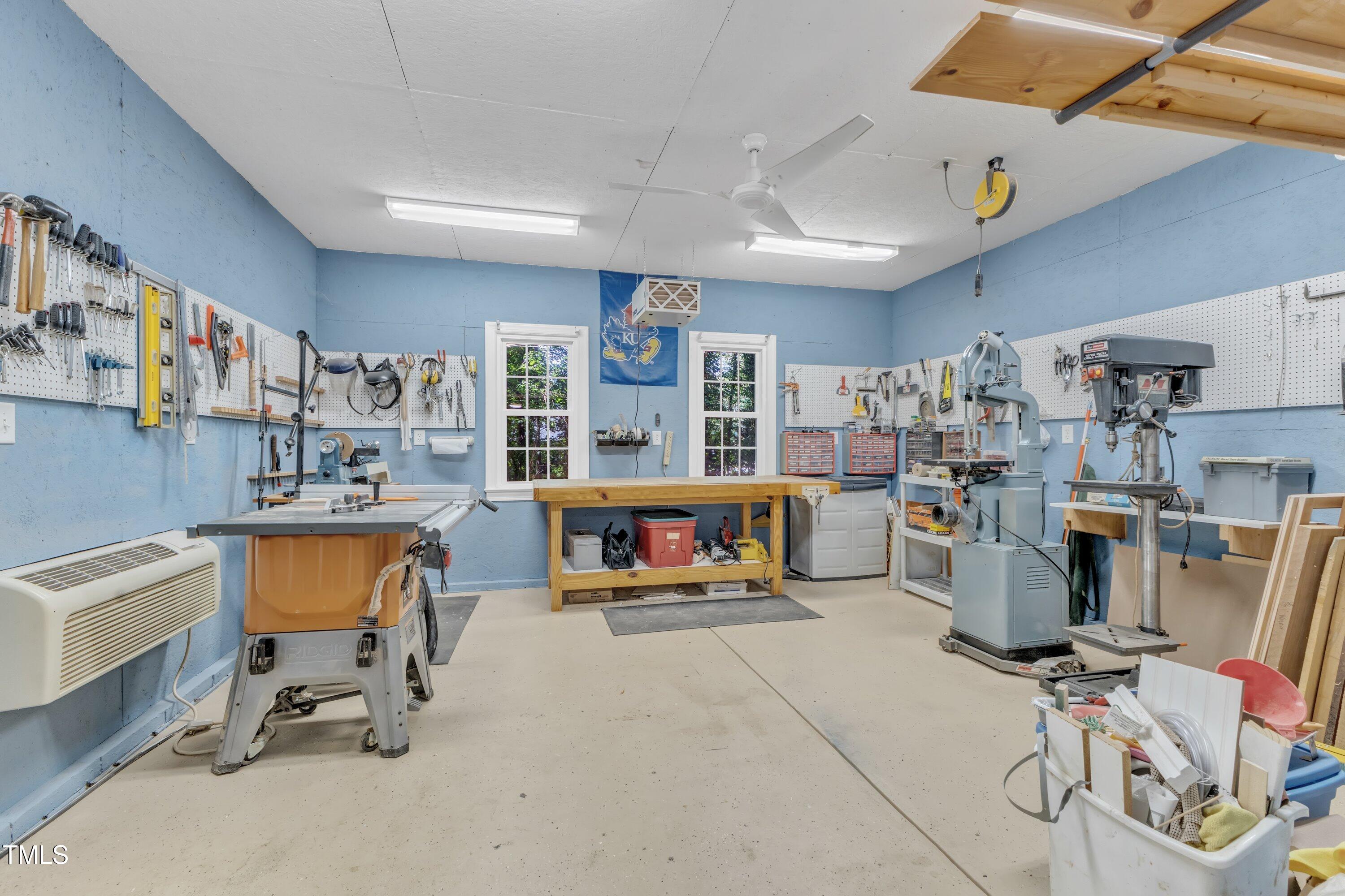 2125 Oakcrest Court