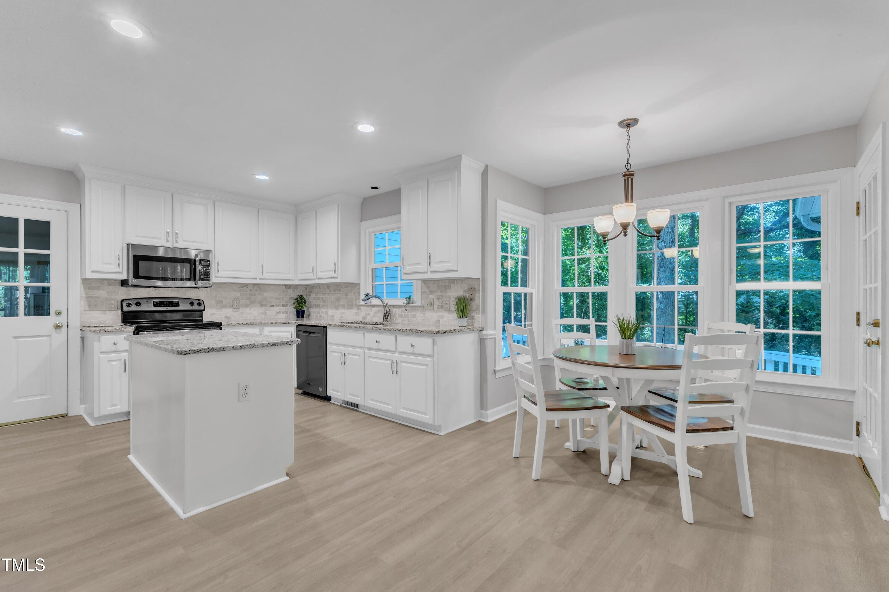 2125 Oakcrest Court