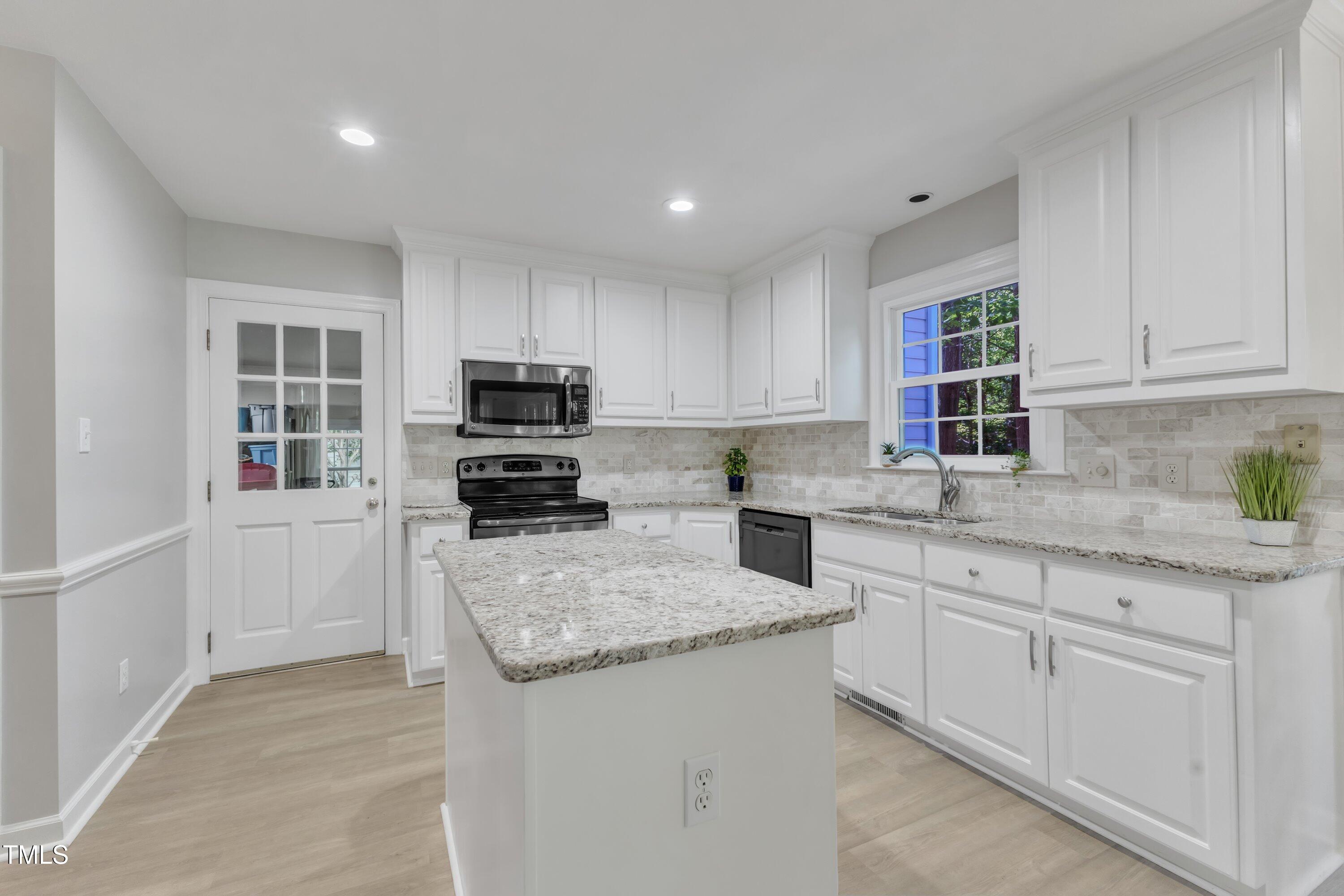 2125 Oakcrest Court