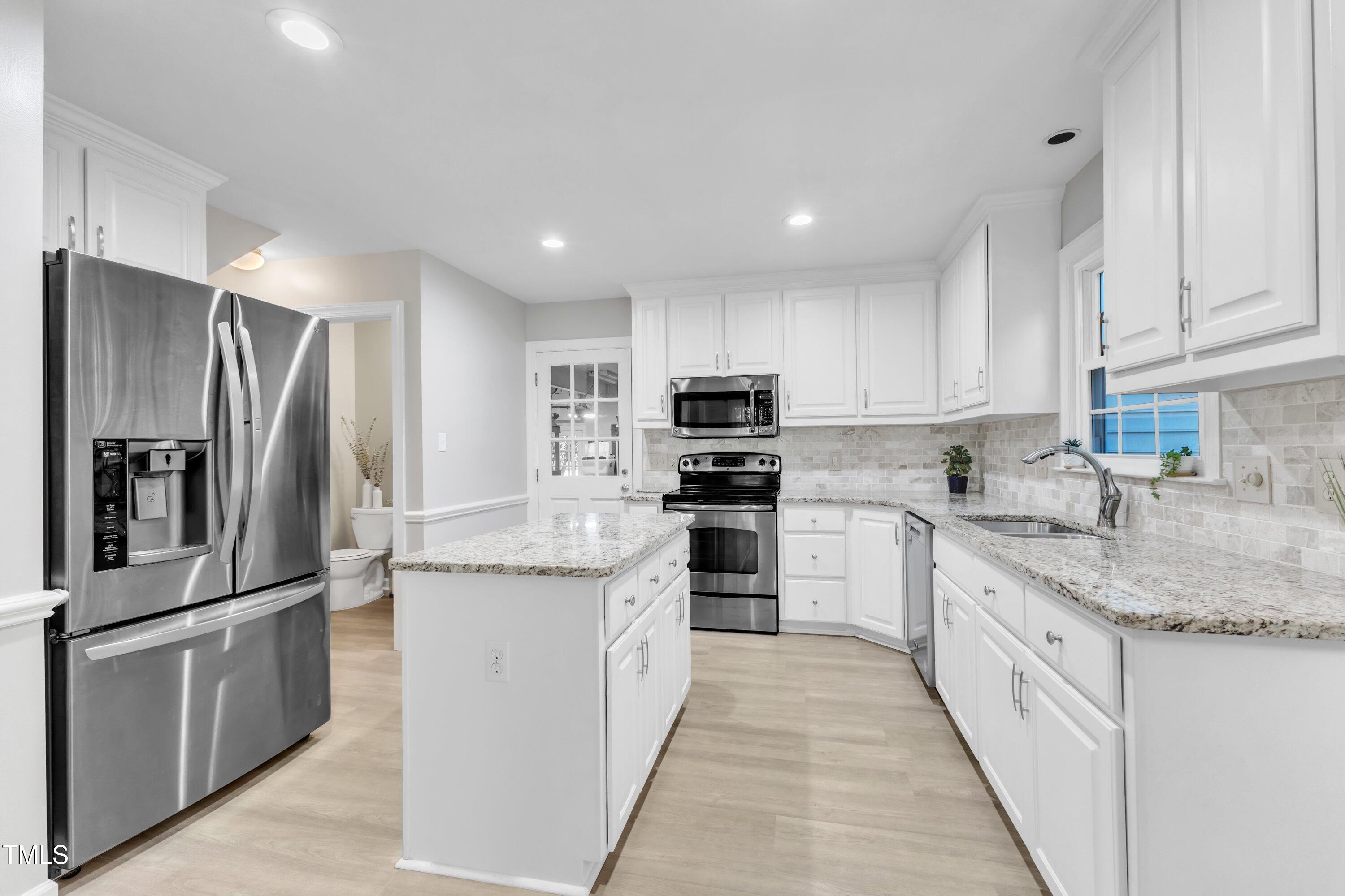 2125 Oakcrest Court