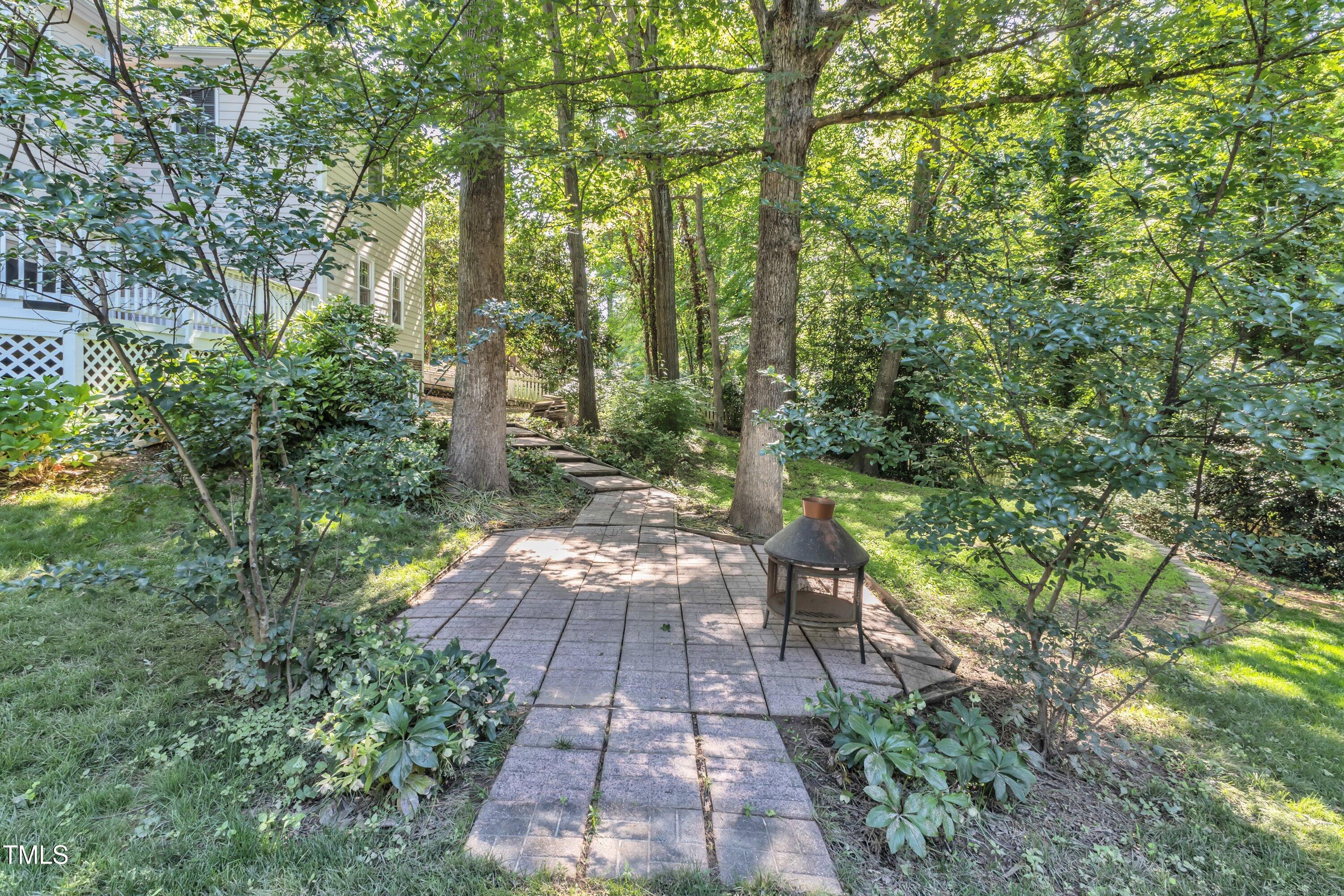 2125 Oakcrest Court