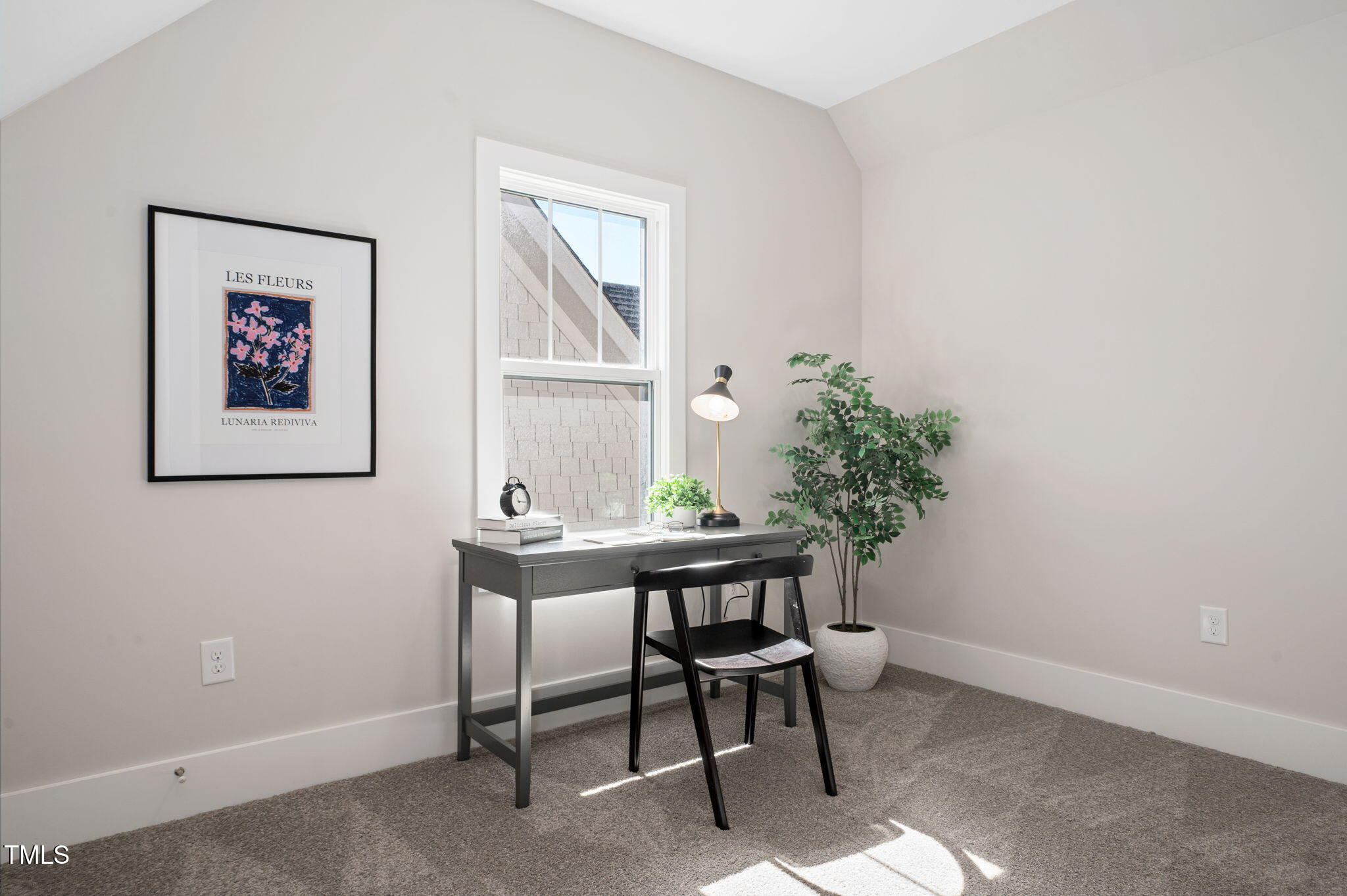 703 E Markham Avenue