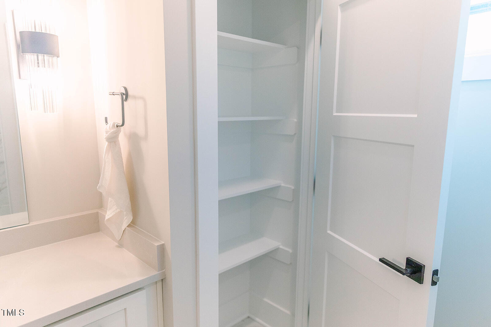 703 E Markham Avenue