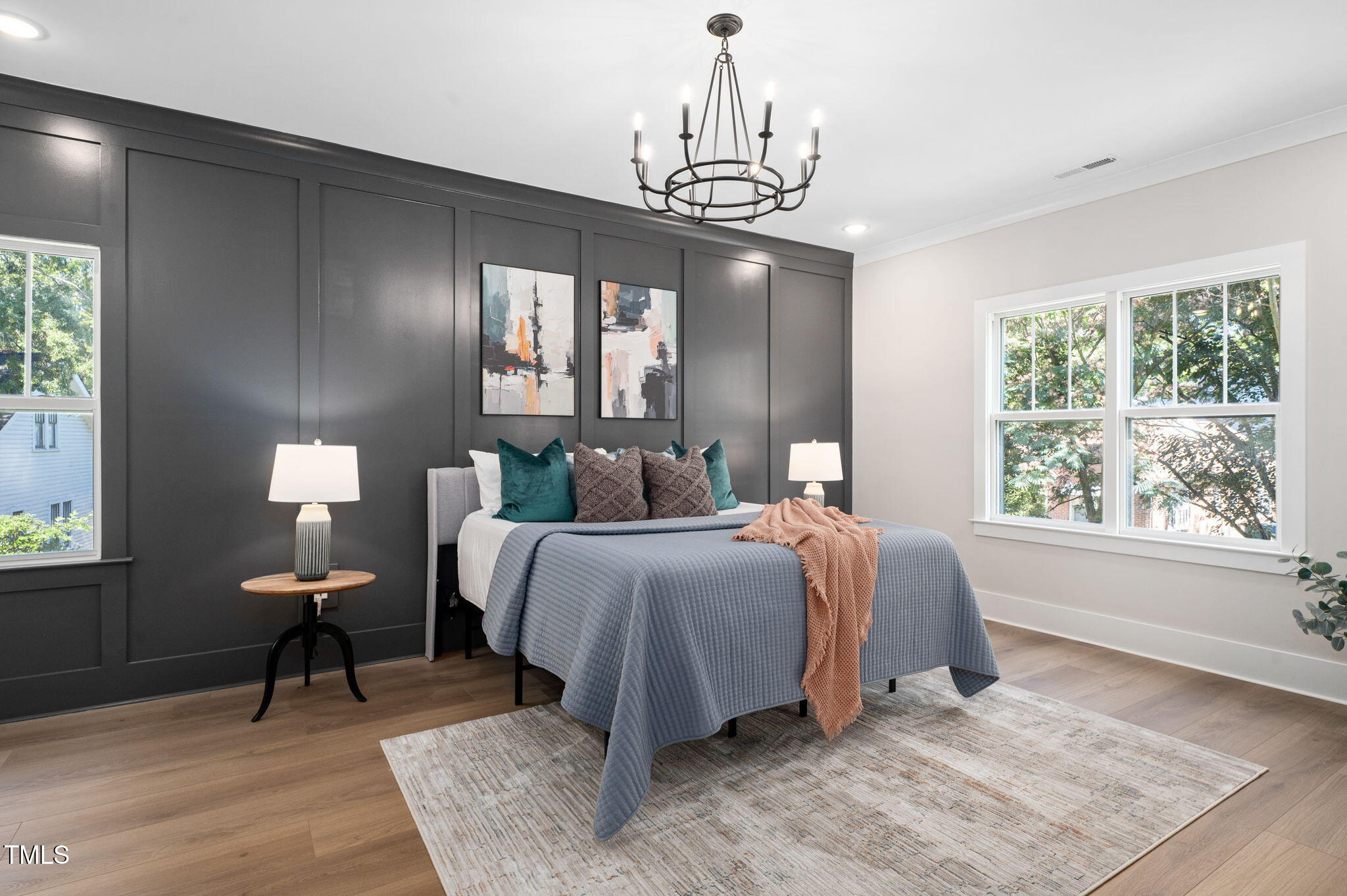 703 E Markham Avenue