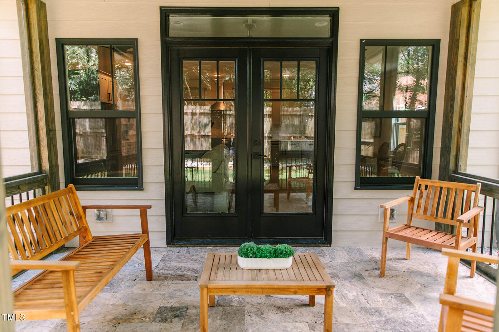 703 E Markham Avenue