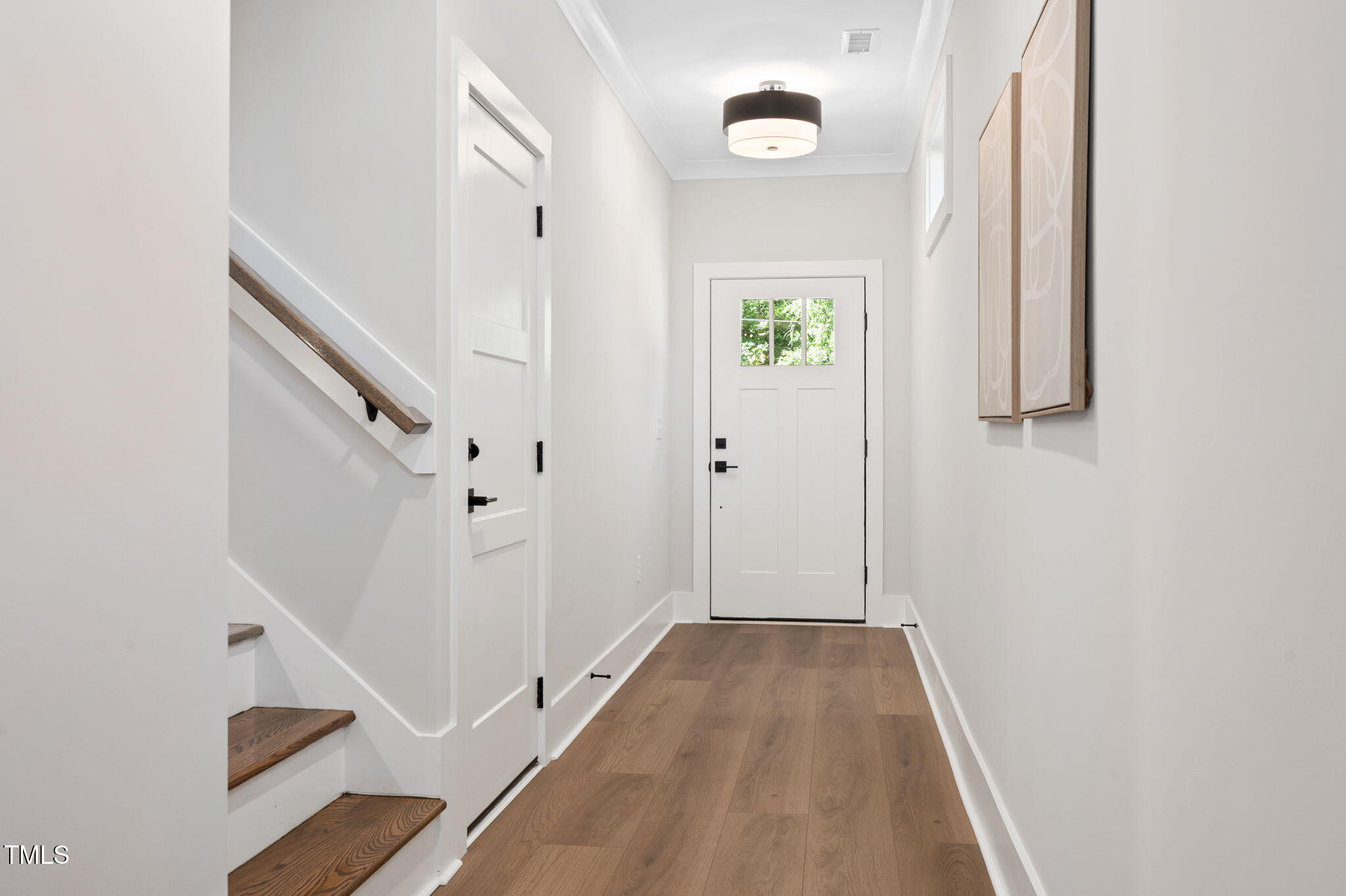 703 E Markham Avenue