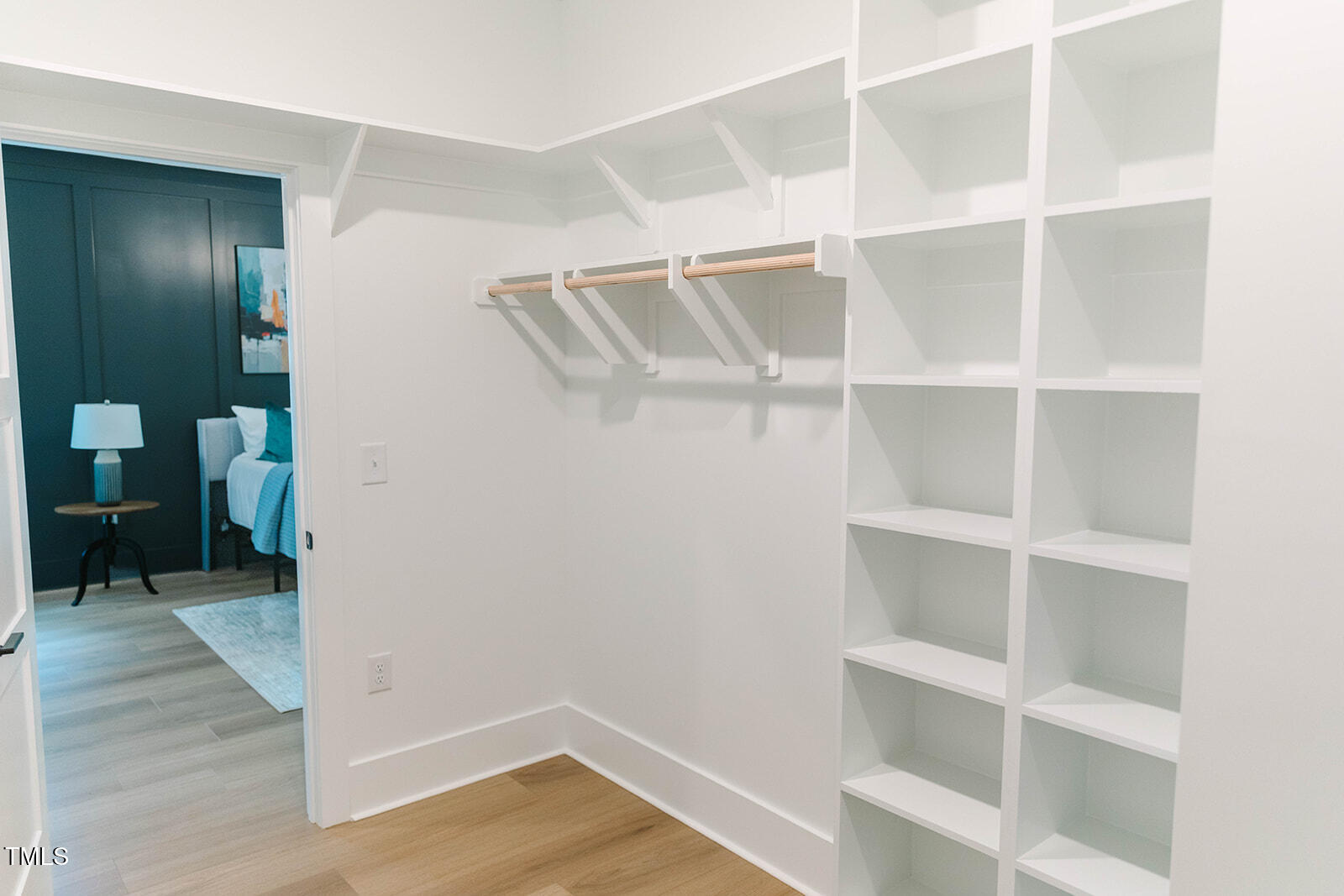 703 E Markham Avenue