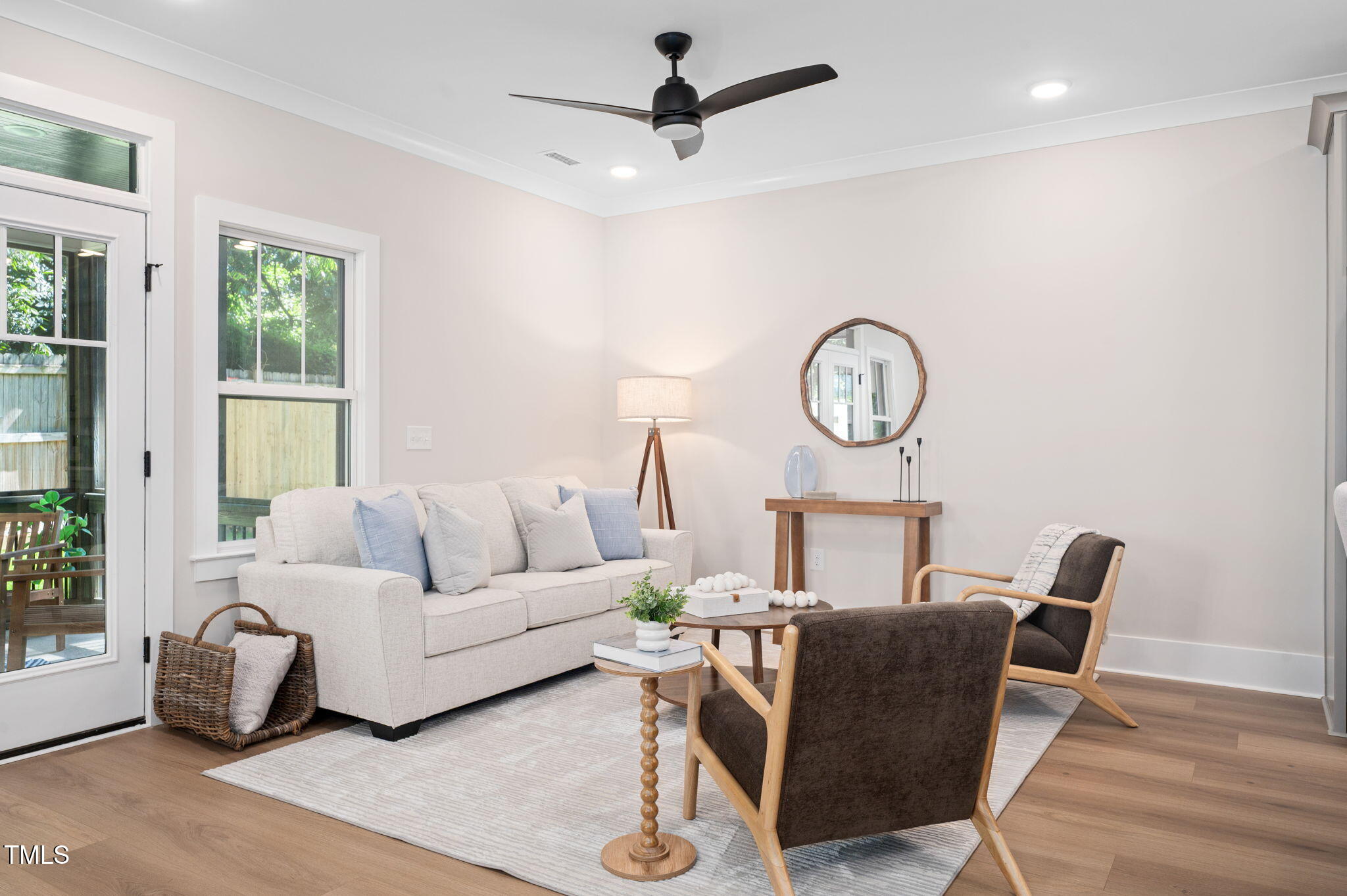 703 E Markham Avenue