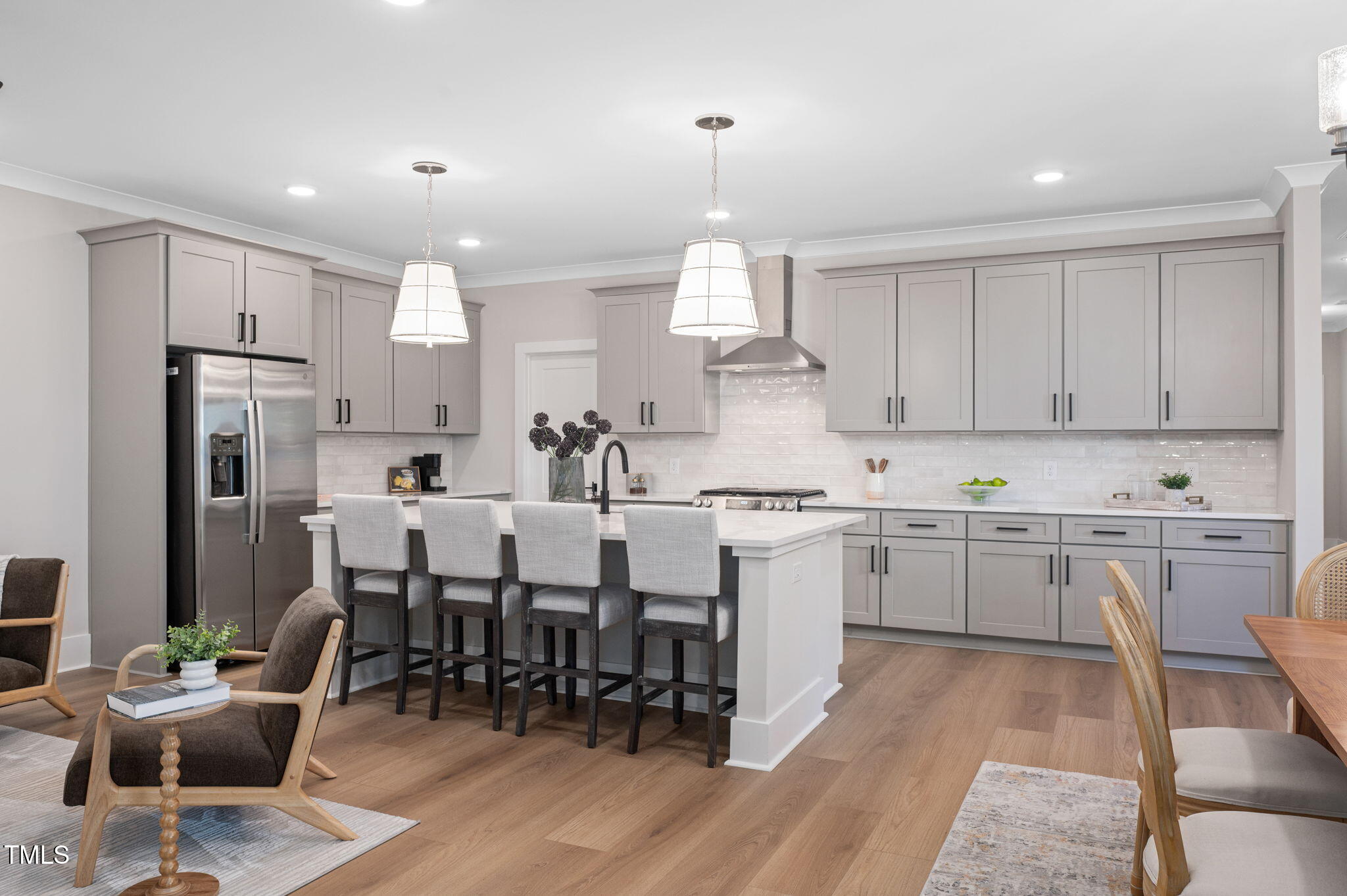 703 E Markham Avenue