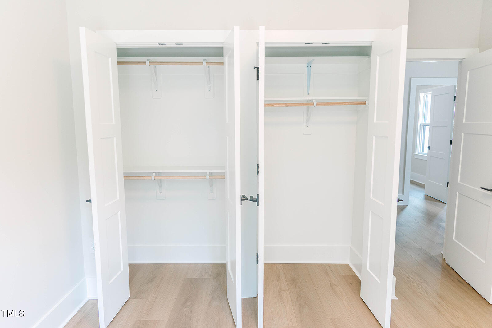 703 E Markham Avenue