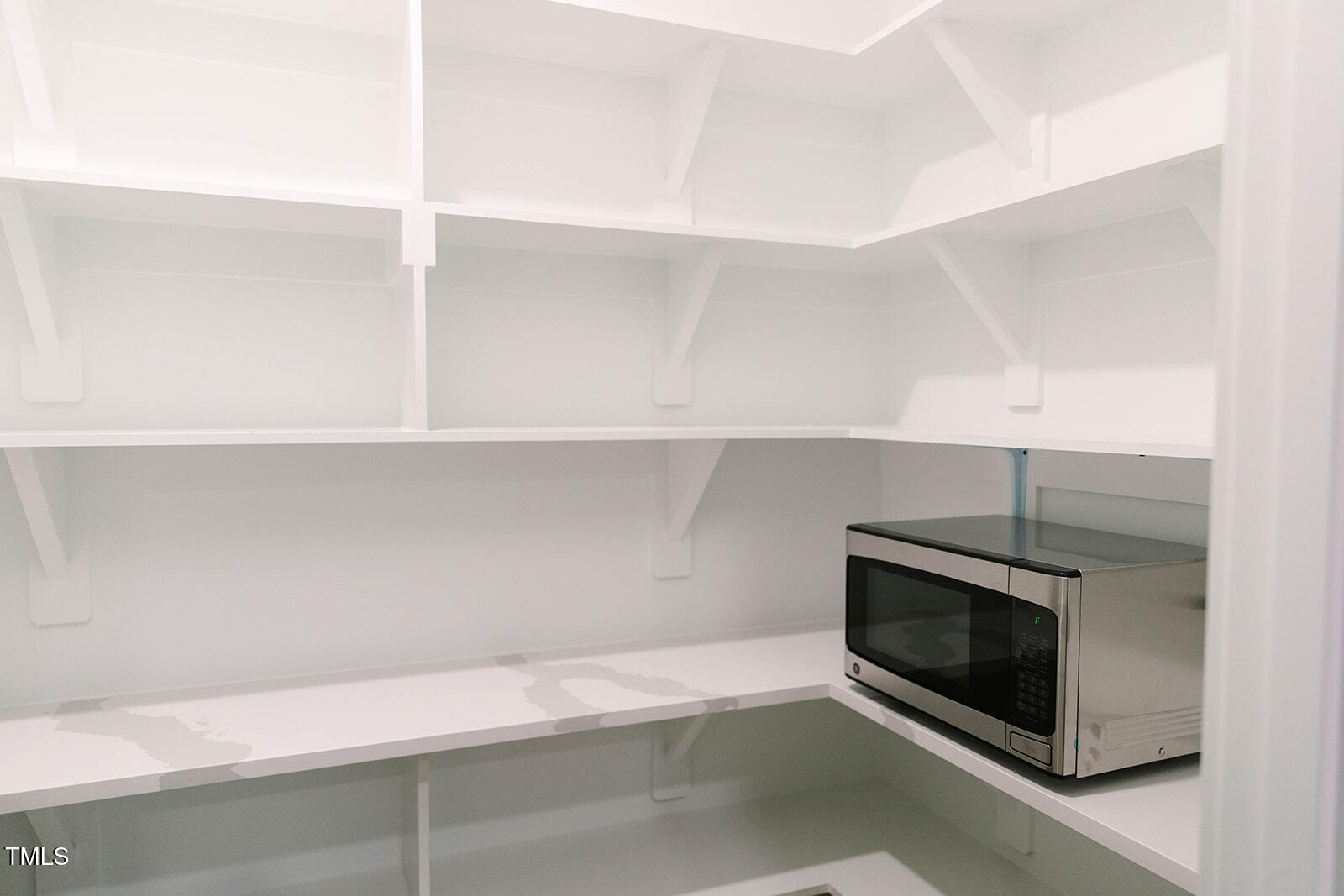 703 E Markham Avenue