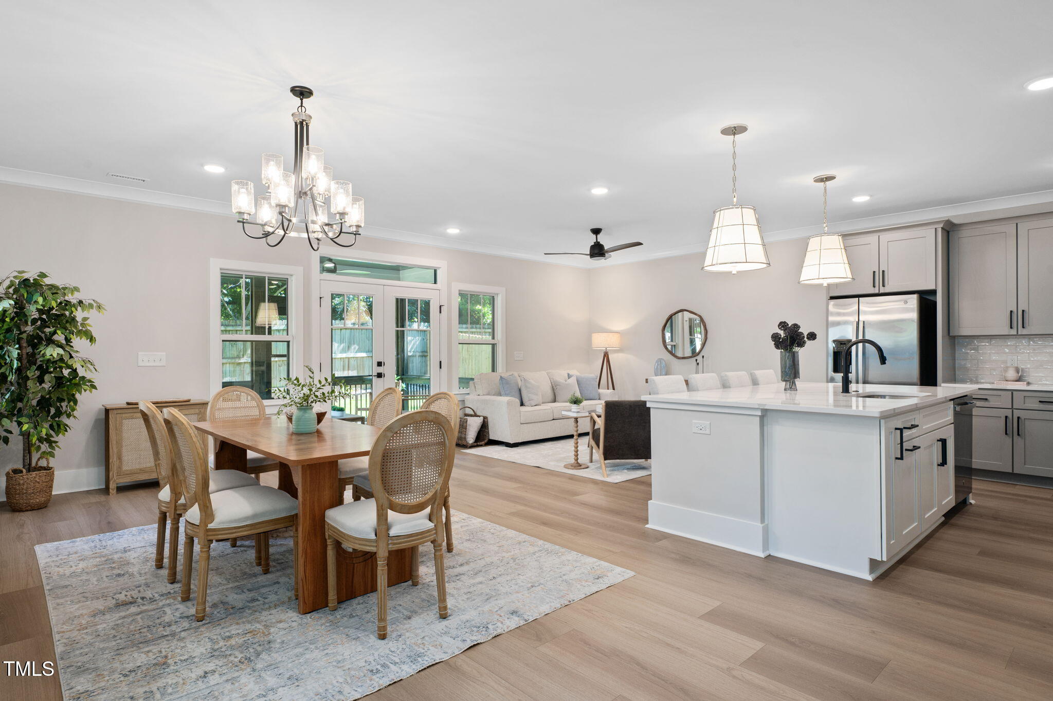 703 E Markham Avenue