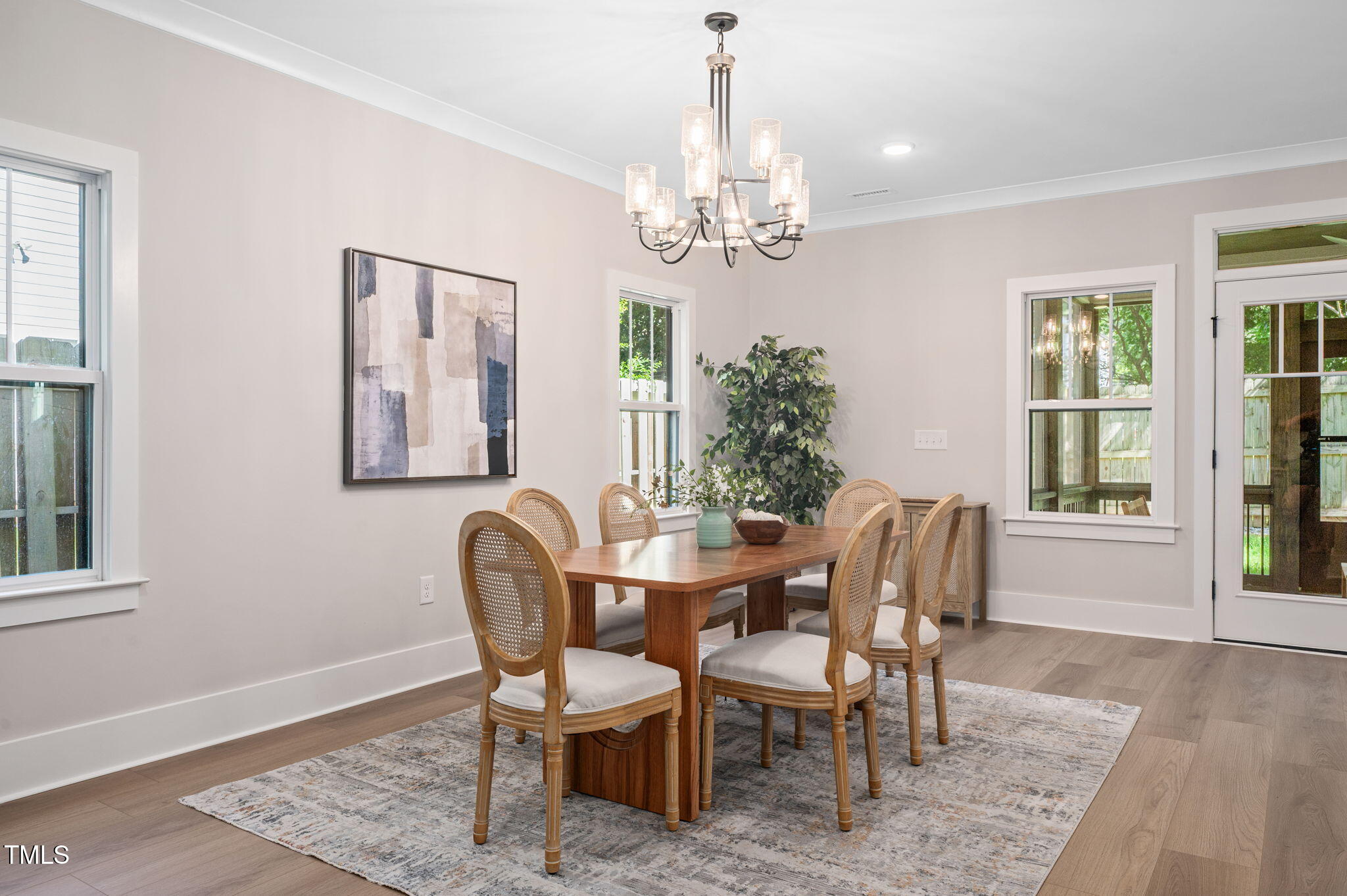 703 E Markham Avenue