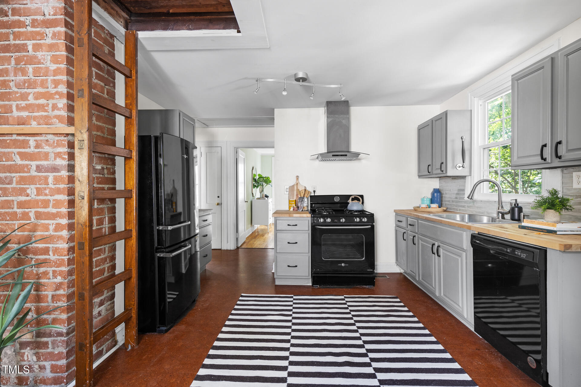 106 W Edgewood Drive